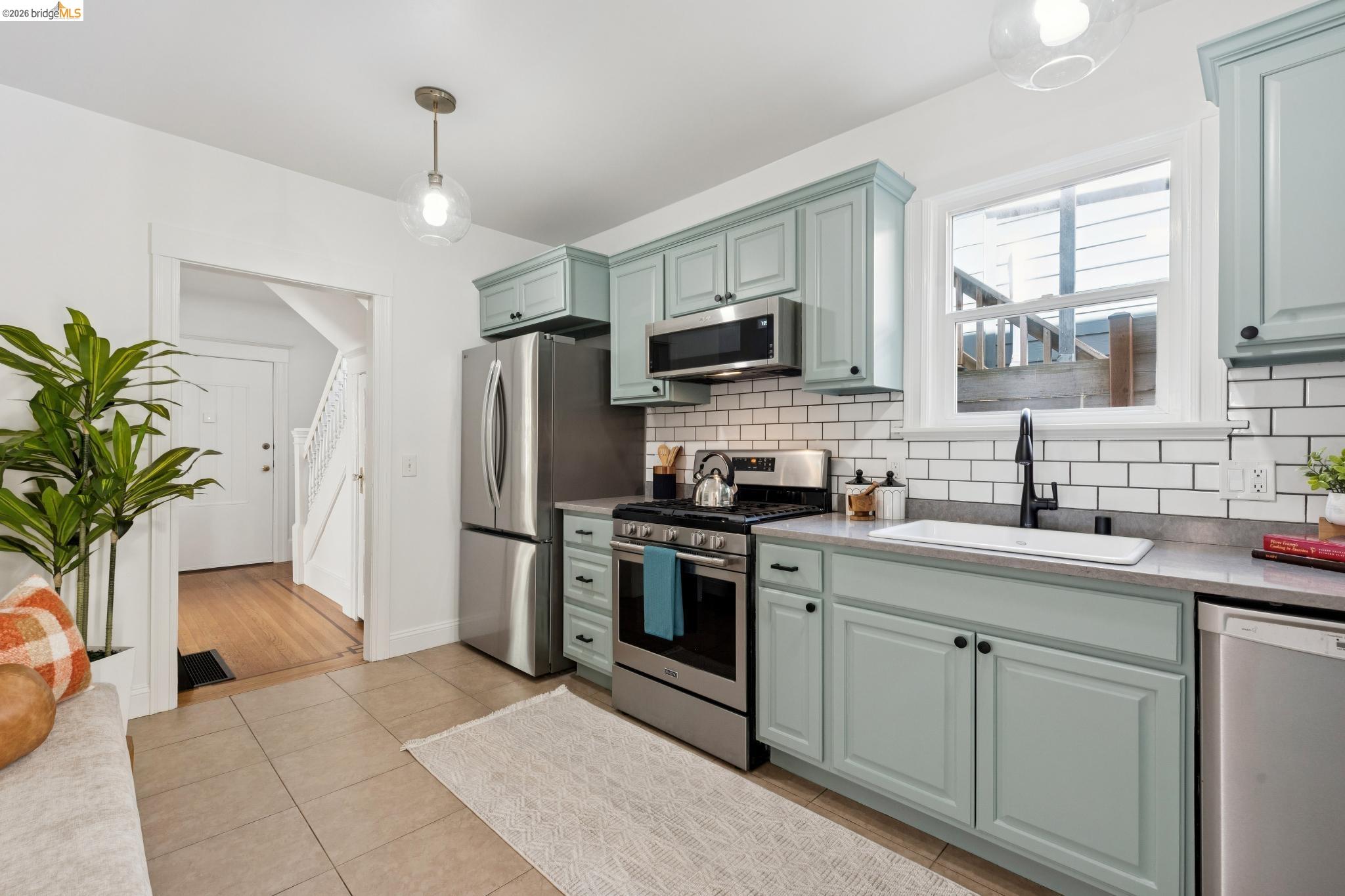 Detail Gallery Image 18 of 42 For 3316 Harrison St, Oakland,  CA 94611 - 4 Beds | 2 Baths