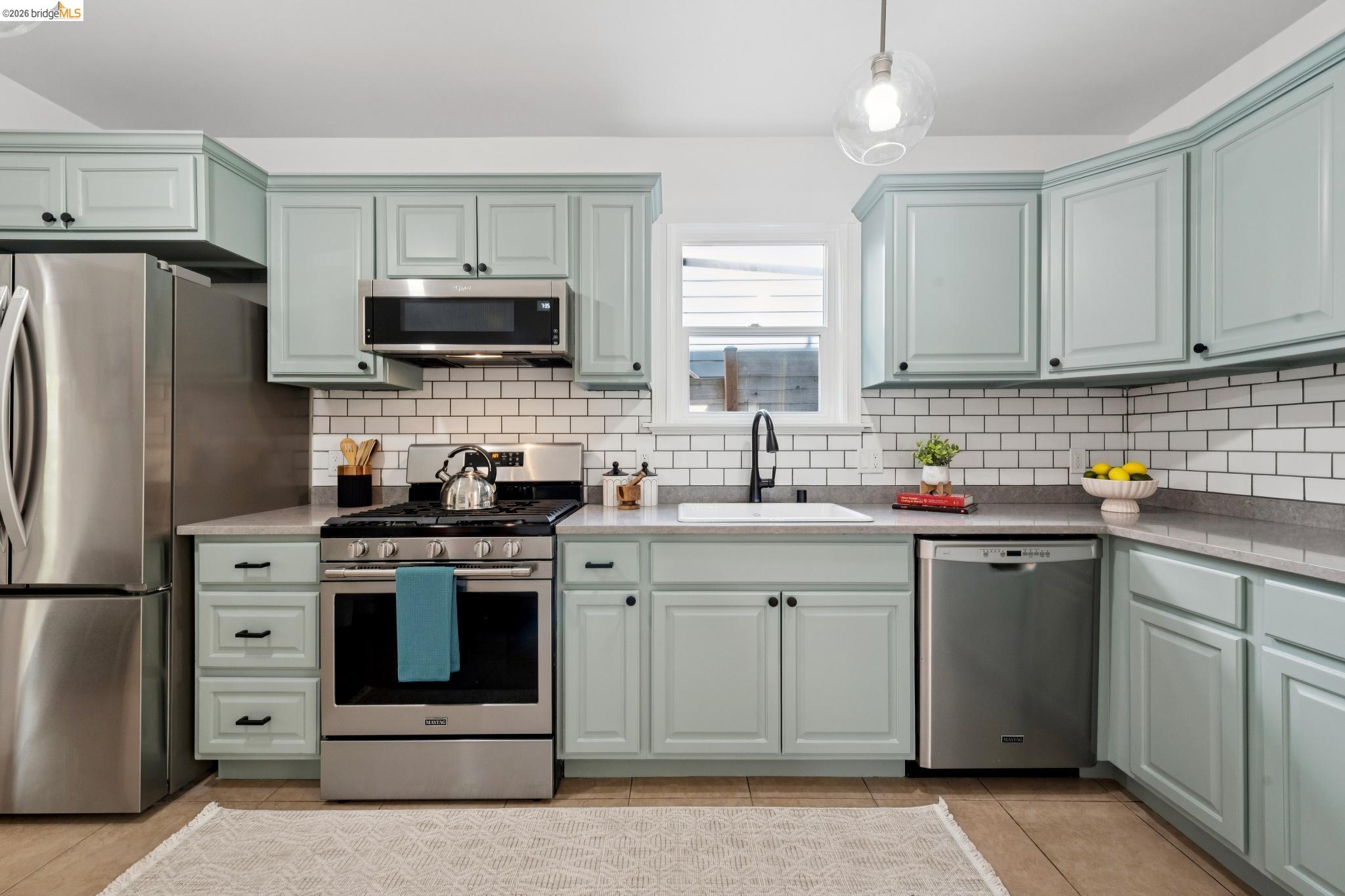 Detail Gallery Image 19 of 42 For 3316 Harrison St, Oakland,  CA 94611 - 4 Beds | 2 Baths