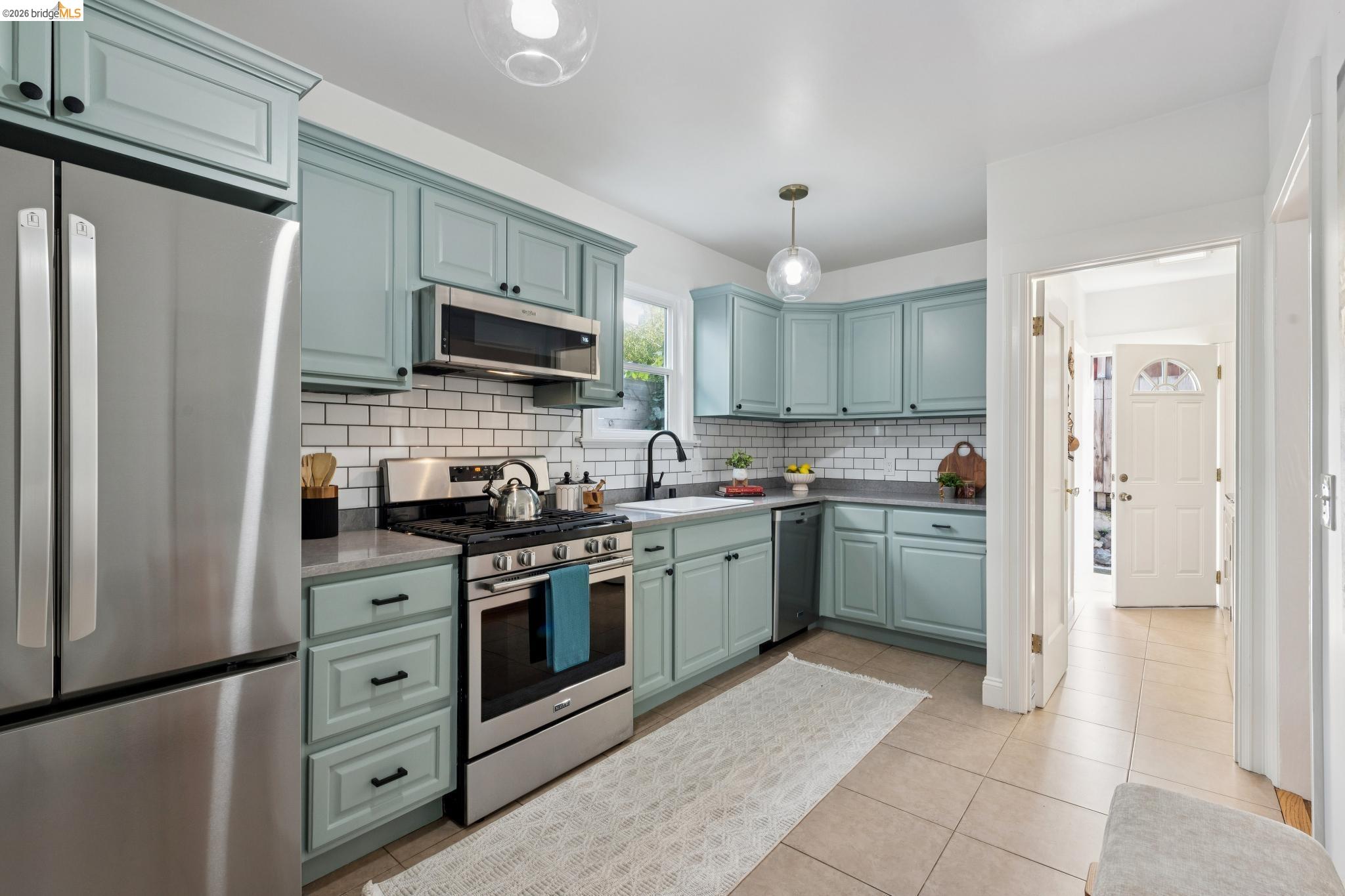 Detail Gallery Image 20 of 42 For 3316 Harrison St, Oakland,  CA 94611 - 4 Beds | 2 Baths