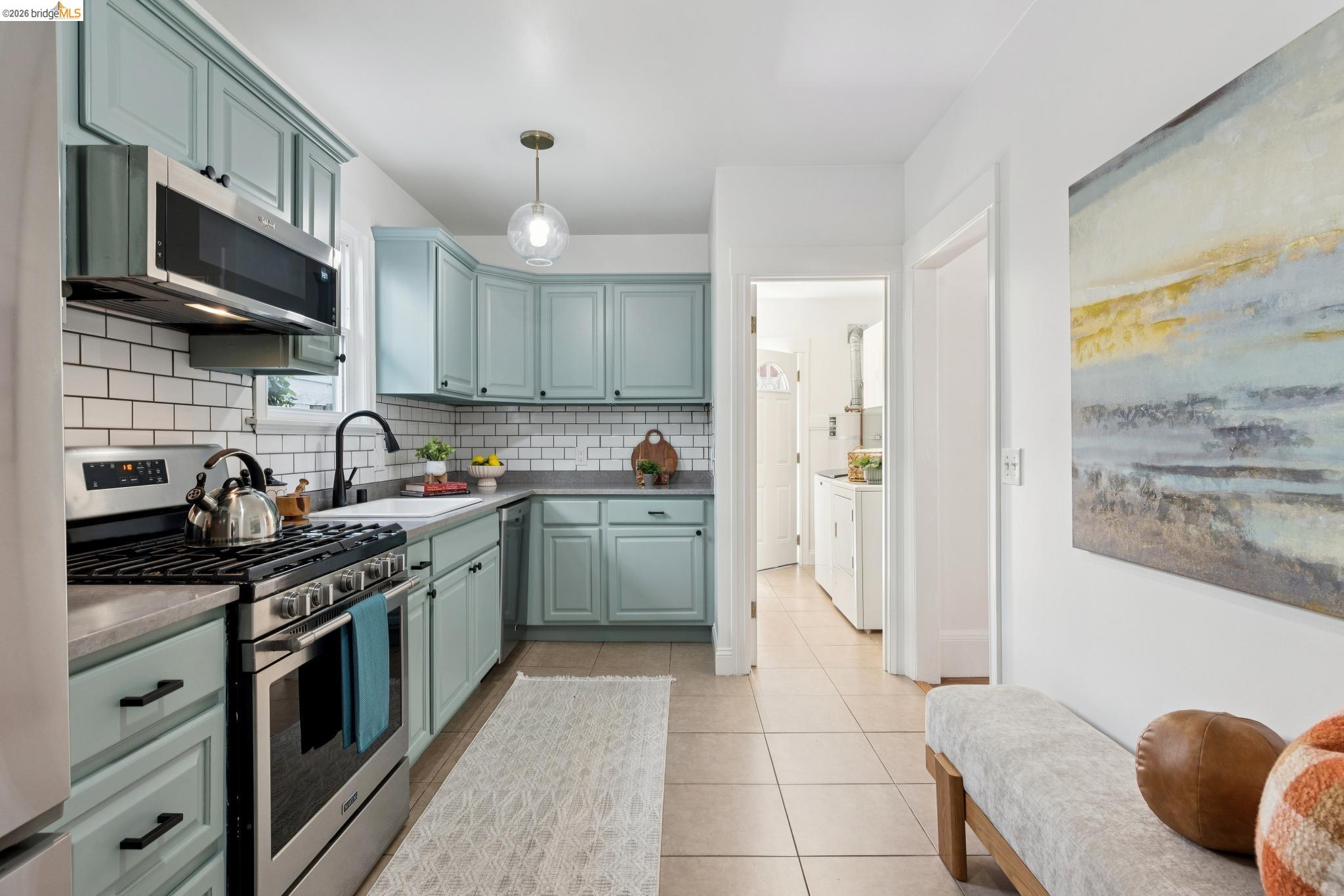 Detail Gallery Image 21 of 42 For 3316 Harrison St, Oakland,  CA 94611 - 4 Beds | 2 Baths