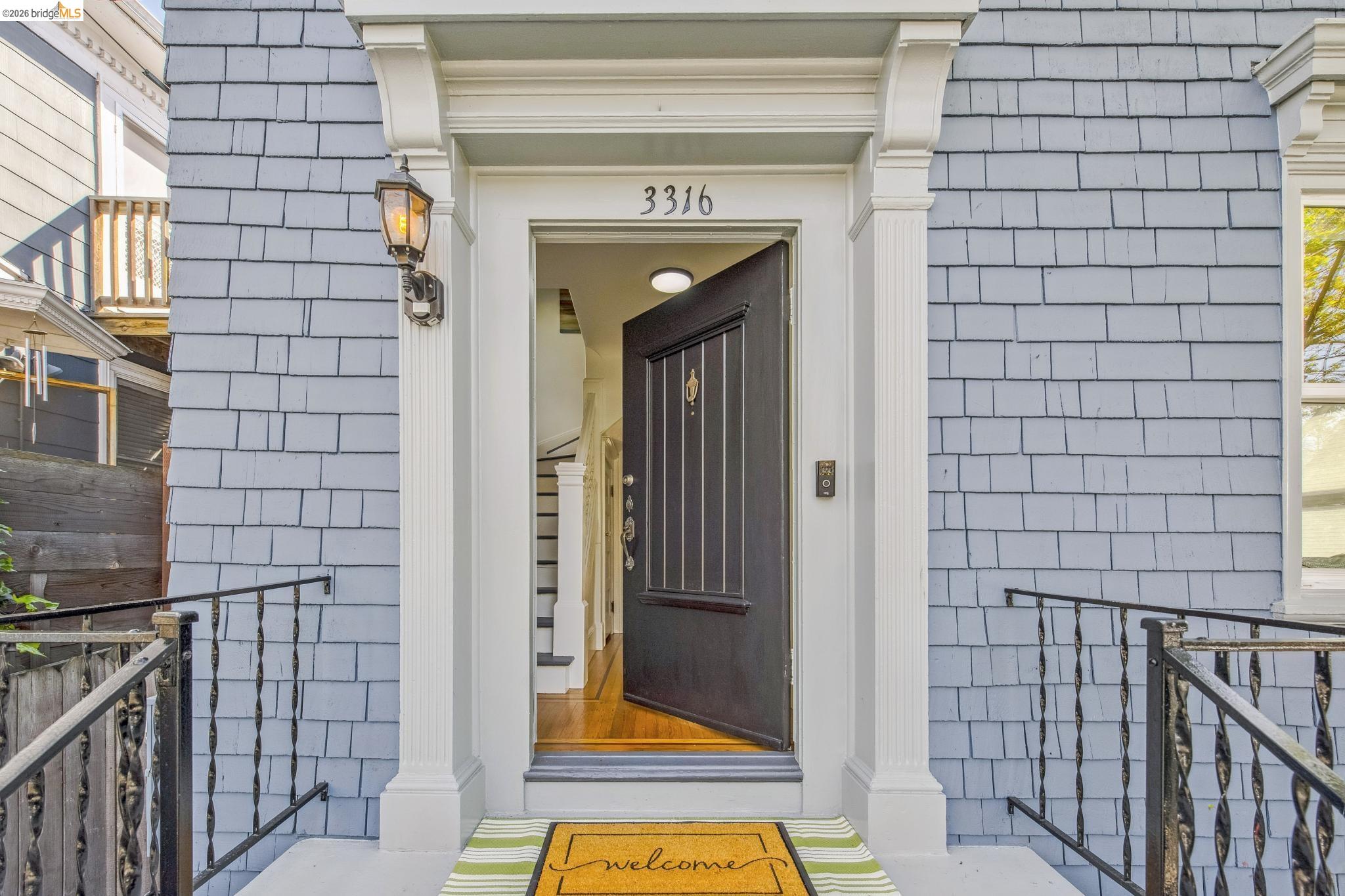 Detail Gallery Image 4 of 42 For 3316 Harrison St, Oakland,  CA 94611 - 4 Beds | 2 Baths