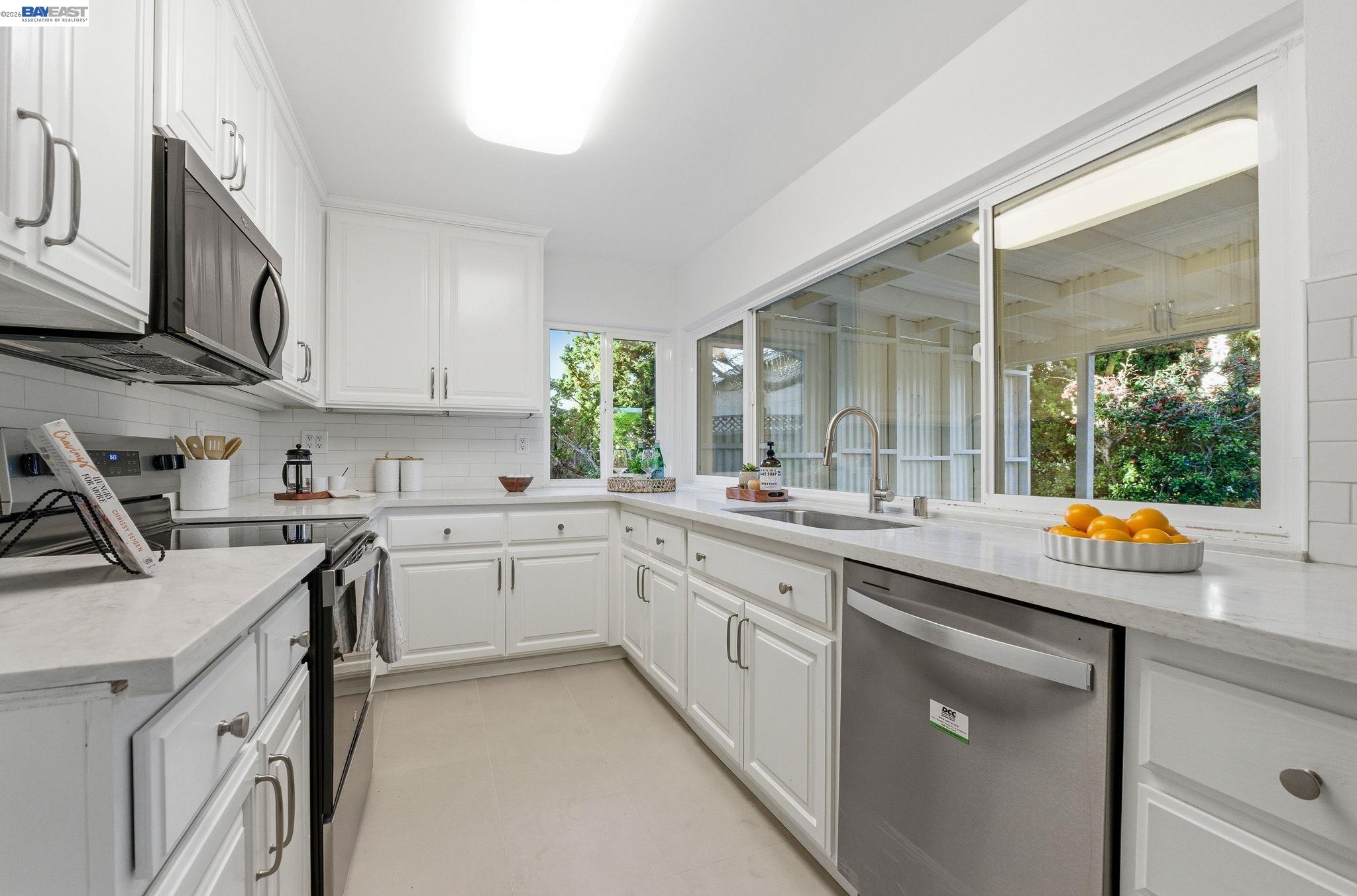 Detail Gallery Image 12 of 41 For 8092 Olympic Ct, Newark,  CA 94560 - 4 Beds | 2/1 Baths