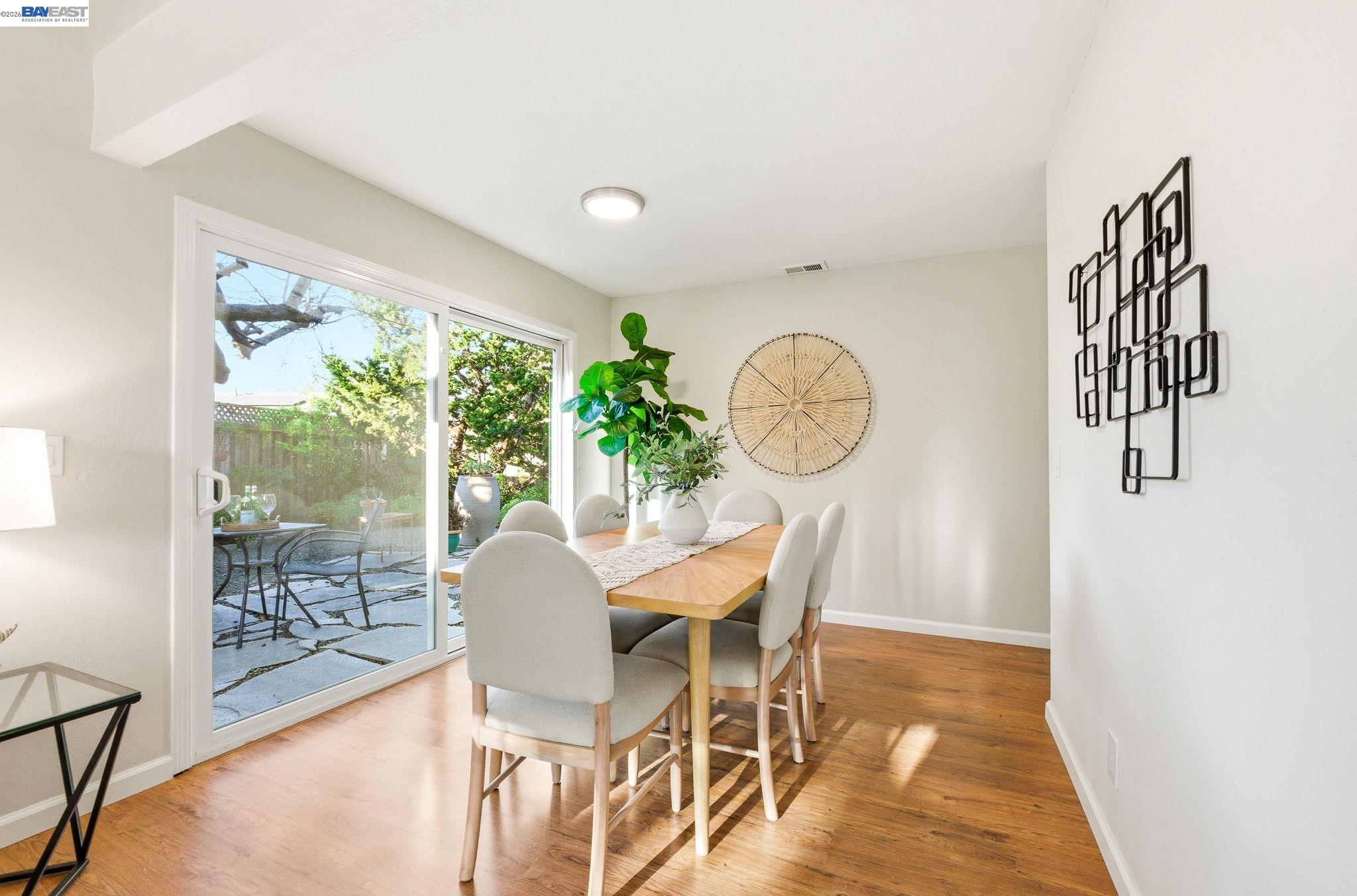 Detail Gallery Image 6 of 41 For 8092 Olympic Ct, Newark,  CA 94560 - 4 Beds | 2/1 Baths