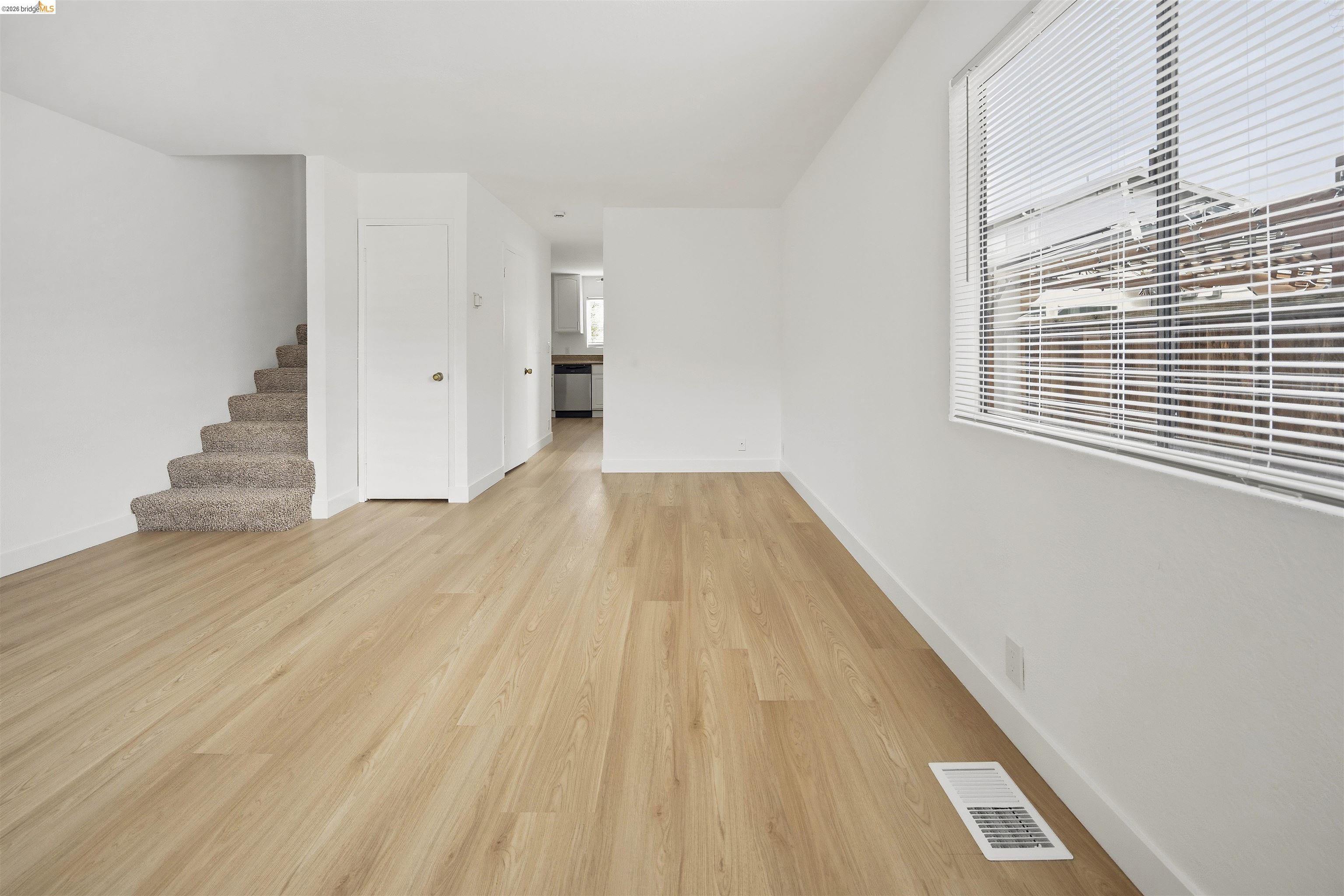 Detail Gallery Image 2 of 28 For 10933 Julius St #D,  Oakland,  CA 94605 - 2 Beds | 1/1 Baths