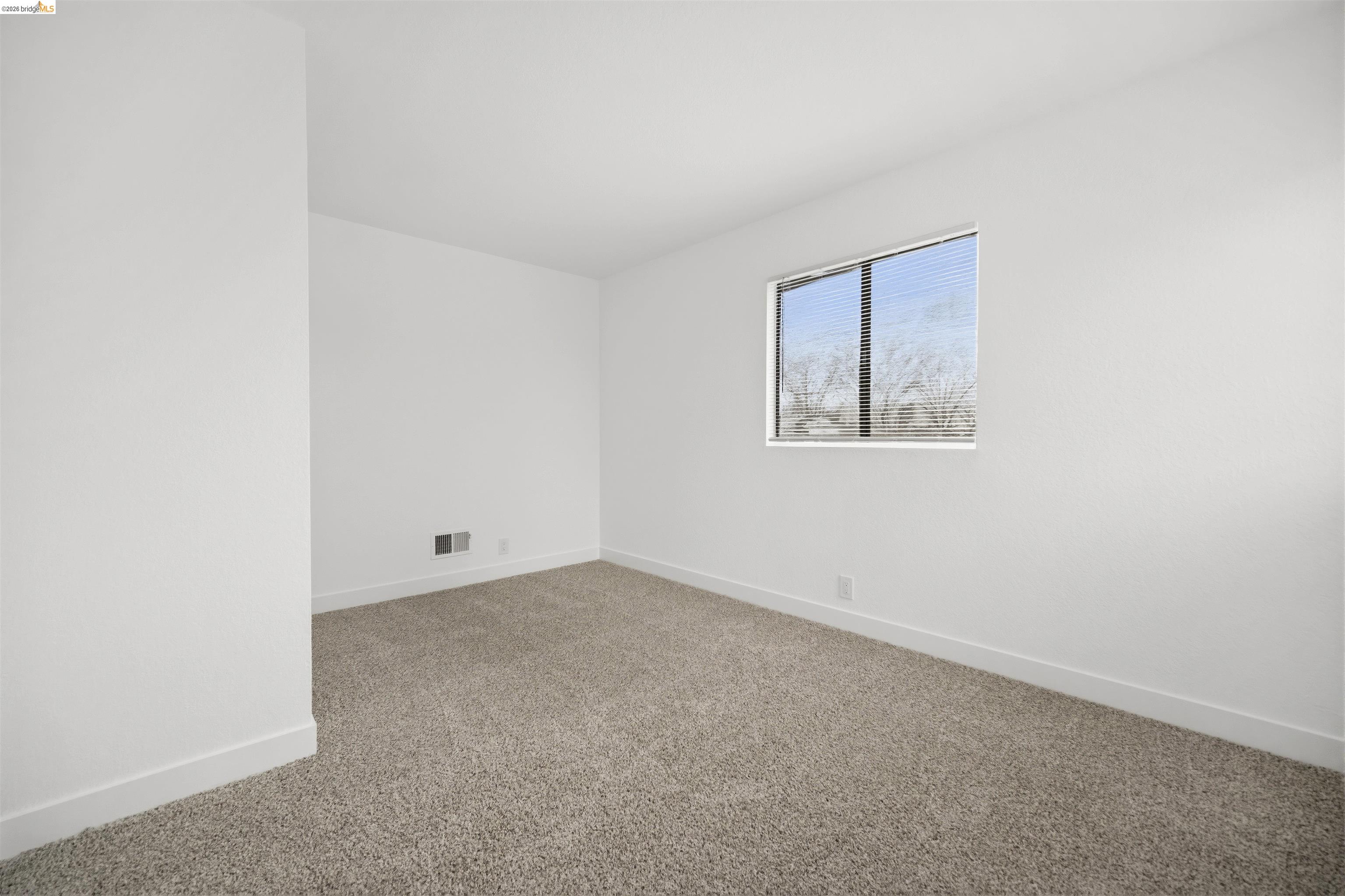 Detail Gallery Image 14 of 28 For 10933 Julius St #D,  Oakland,  CA 94605 - 2 Beds | 1/1 Baths