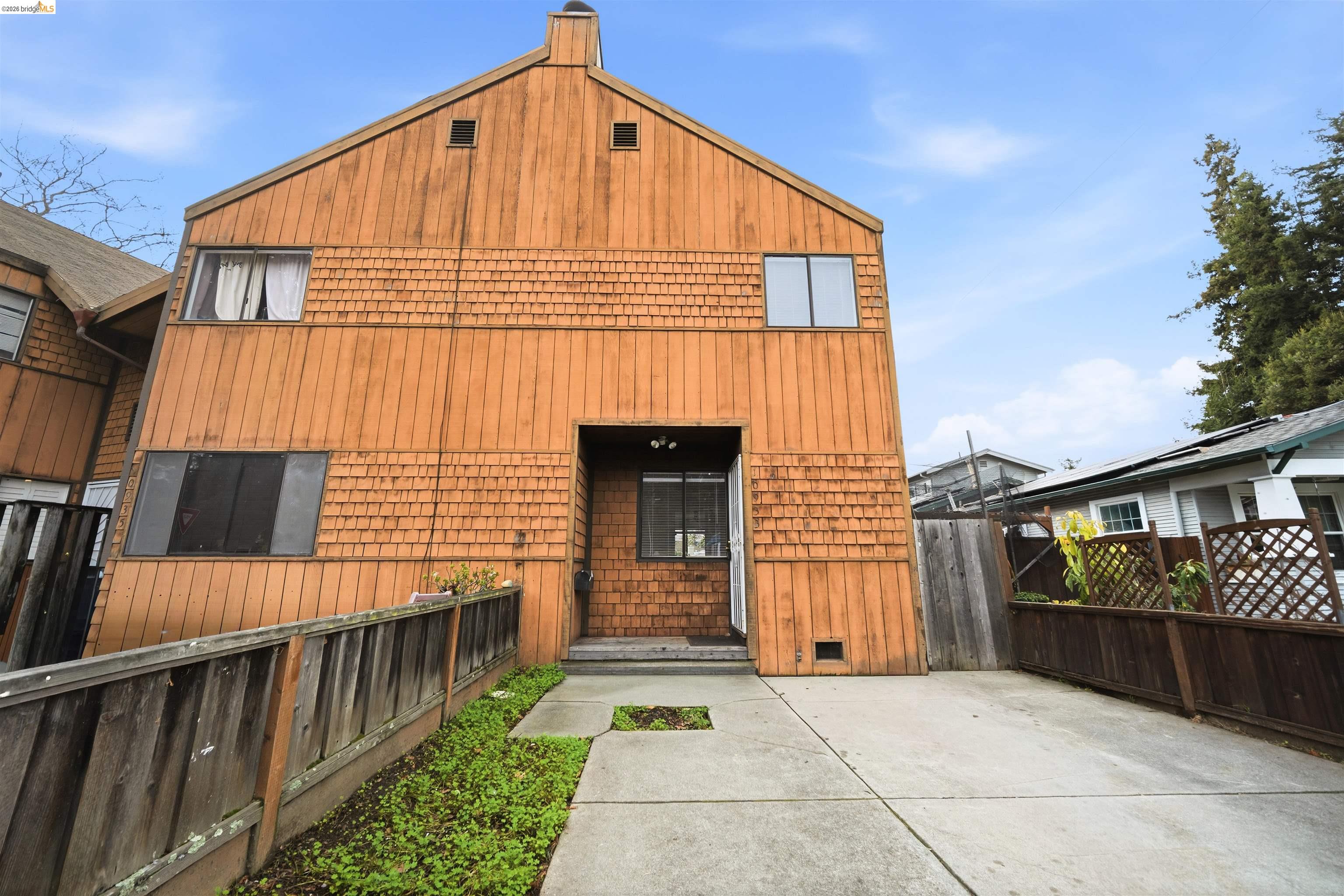 Detail Gallery Image 25 of 28 For 10933 Julius St #D,  Oakland,  CA 94605 - 2 Beds | 1/1 Baths