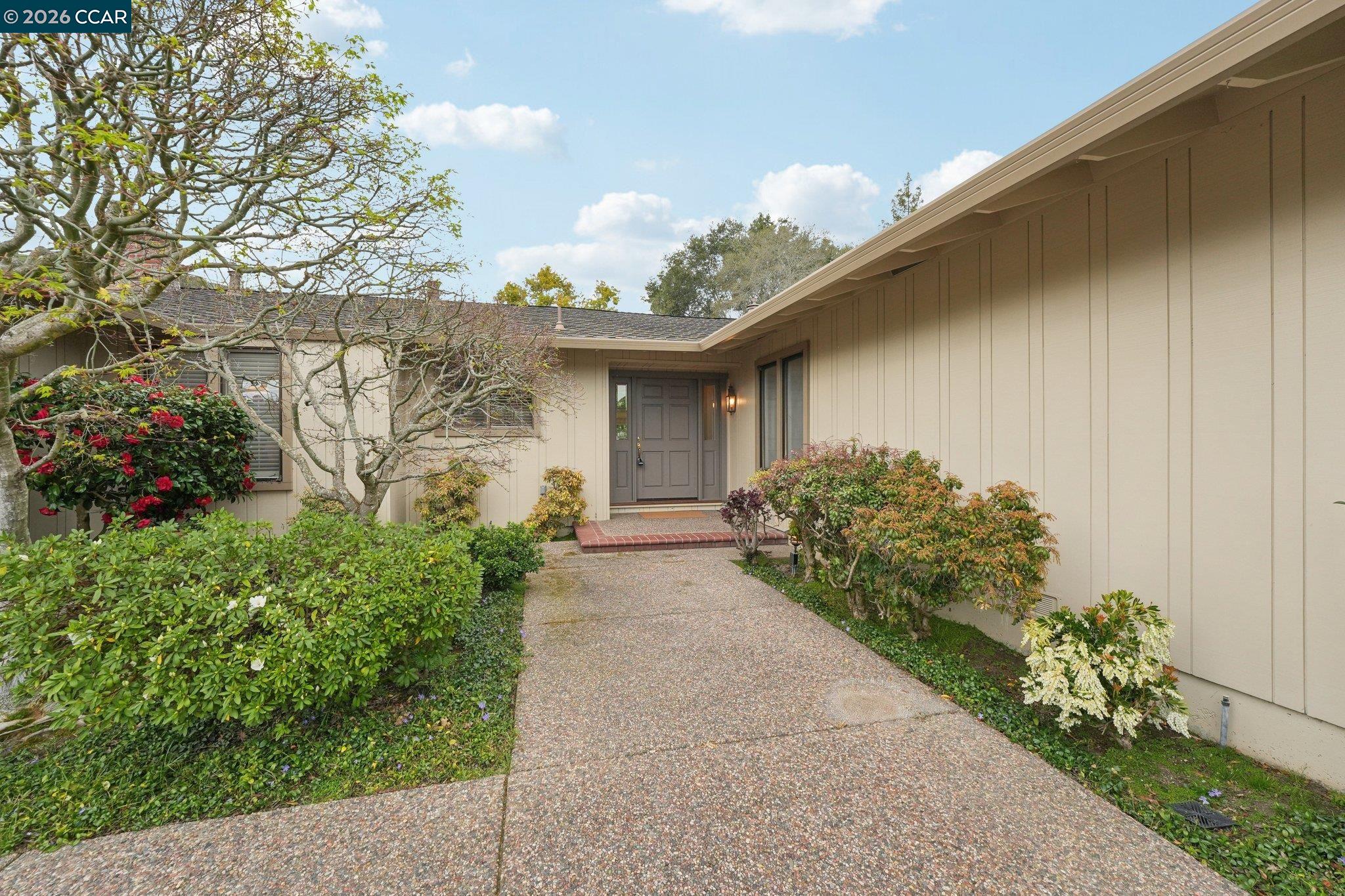 Detail Gallery Image 2 of 44 For 34 Sherwood Ct, Moraga,  CA 94556 - 4 Beds | 2/1 Baths