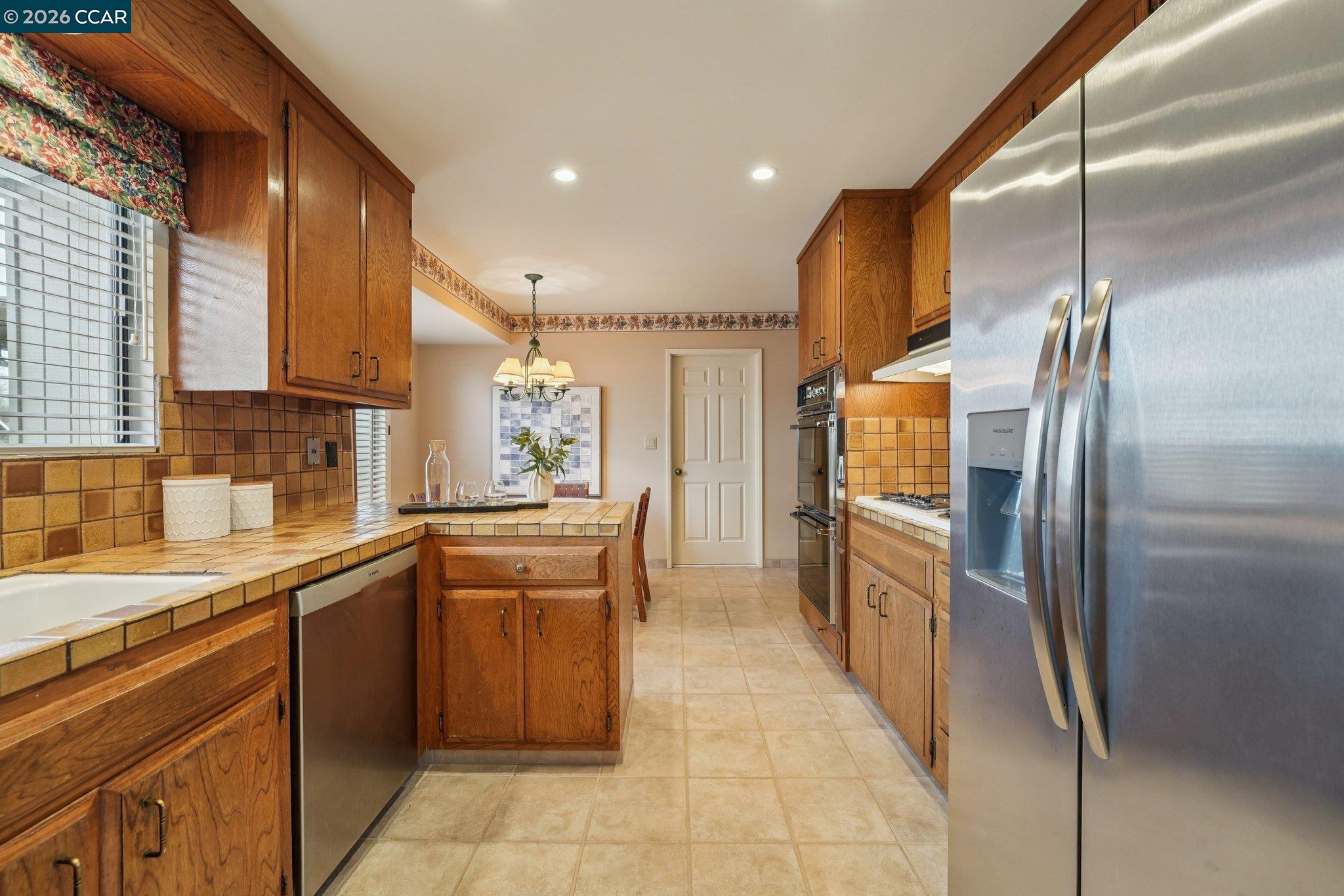 Detail Gallery Image 17 of 44 For 34 Sherwood Ct, Moraga,  CA 94556 - 4 Beds | 2/1 Baths