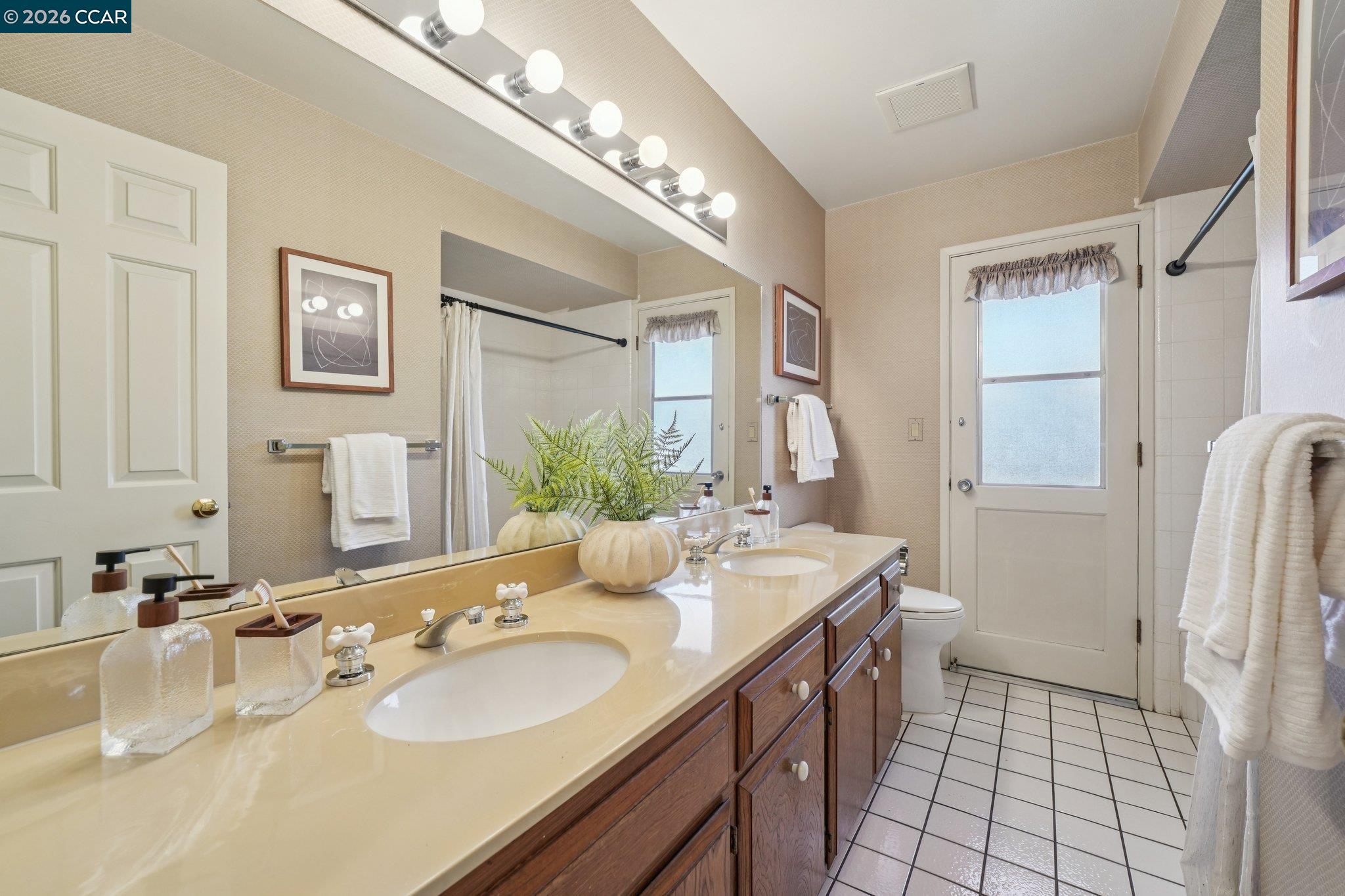 Detail Gallery Image 29 of 44 For 34 Sherwood Ct, Moraga,  CA 94556 - 4 Beds | 2/1 Baths
