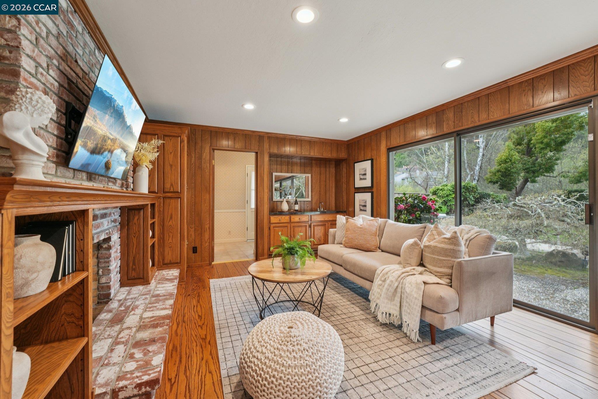 Detail Gallery Image 8 of 44 For 34 Sherwood Ct, Moraga,  CA 94556 - 4 Beds | 2/1 Baths