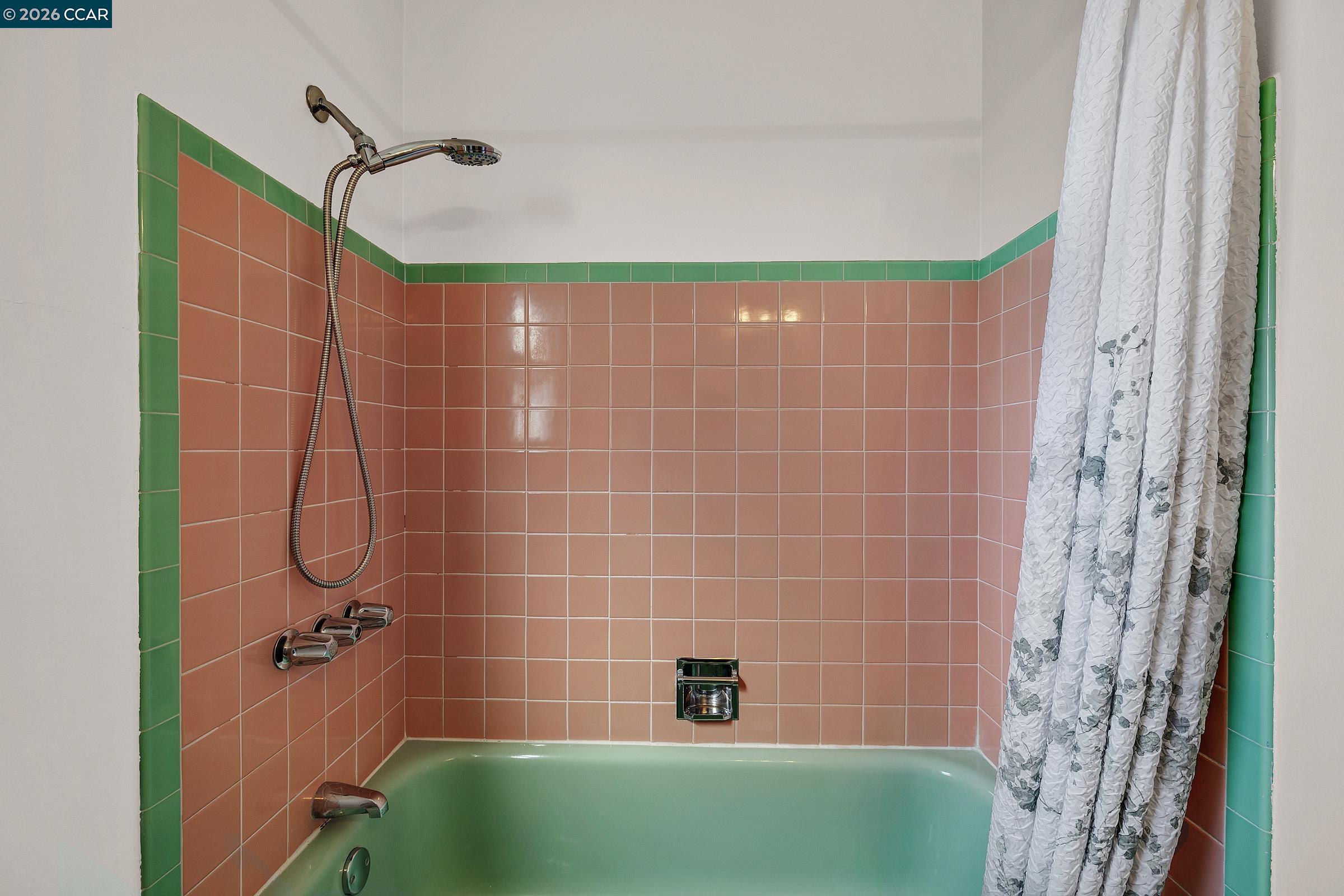 Detail Gallery Image 17 of 40 For 16057 Gramercy Dr, Castro Valley,  CA 94578 - 4 Beds | 2 Baths