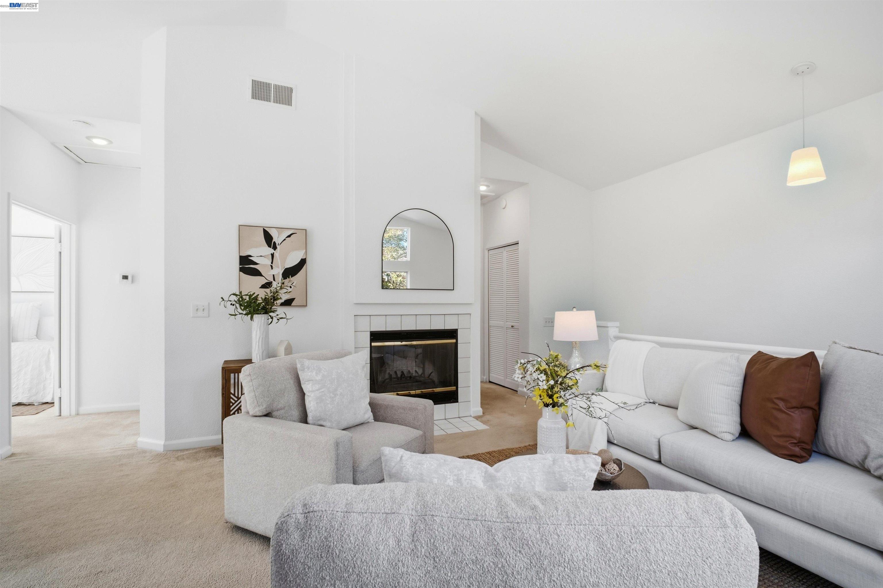 Photo #2: 41126191 Listing: Photo #2