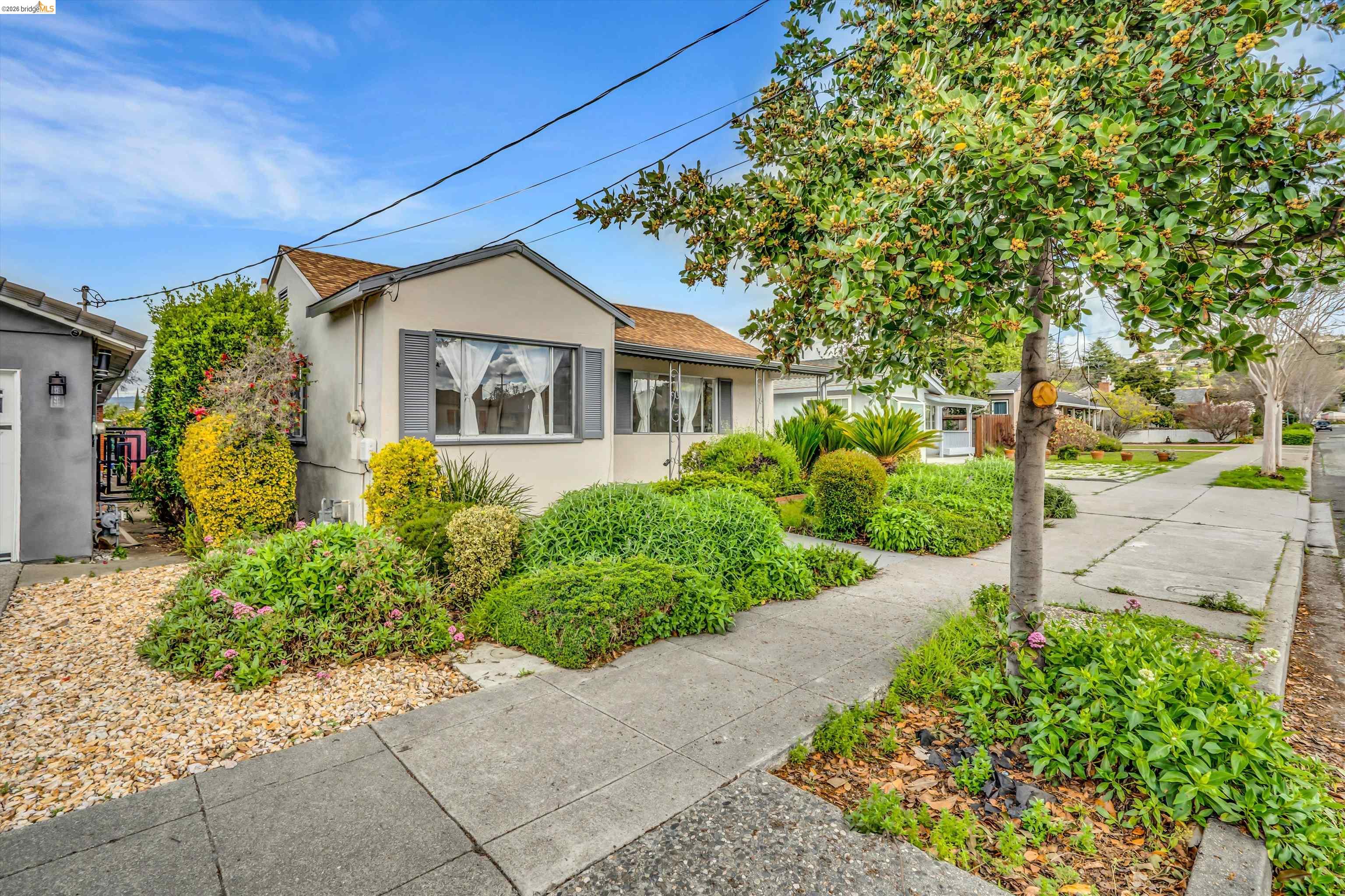 Detail Gallery Image 2 of 18 For 824 Maud Ave, San Leandro,  CA 94577 - 3 Beds | 2 Baths