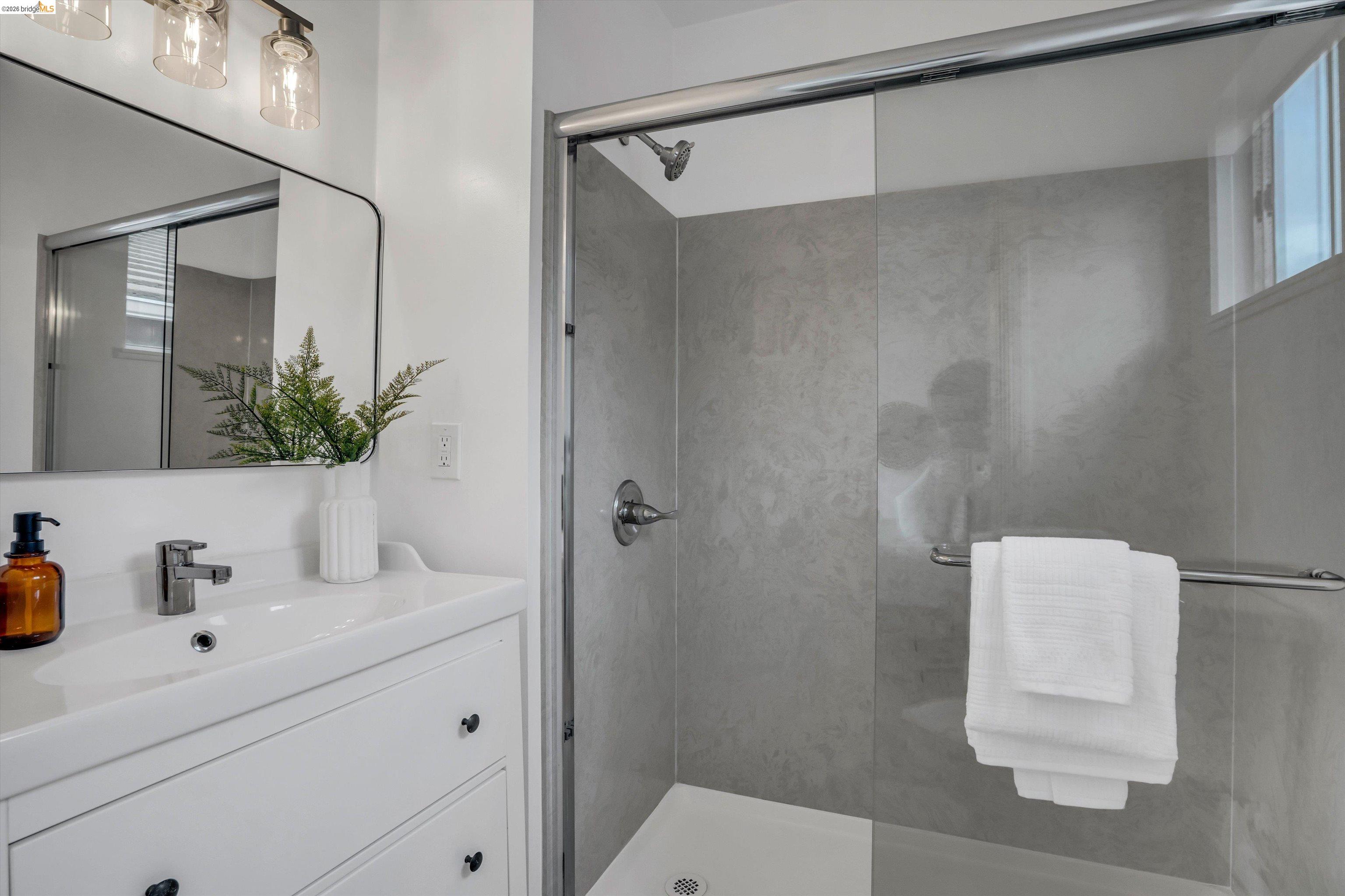 Detail Gallery Image 13 of 18 For 824 Maud Ave, San Leandro,  CA 94577 - 3 Beds | 2 Baths