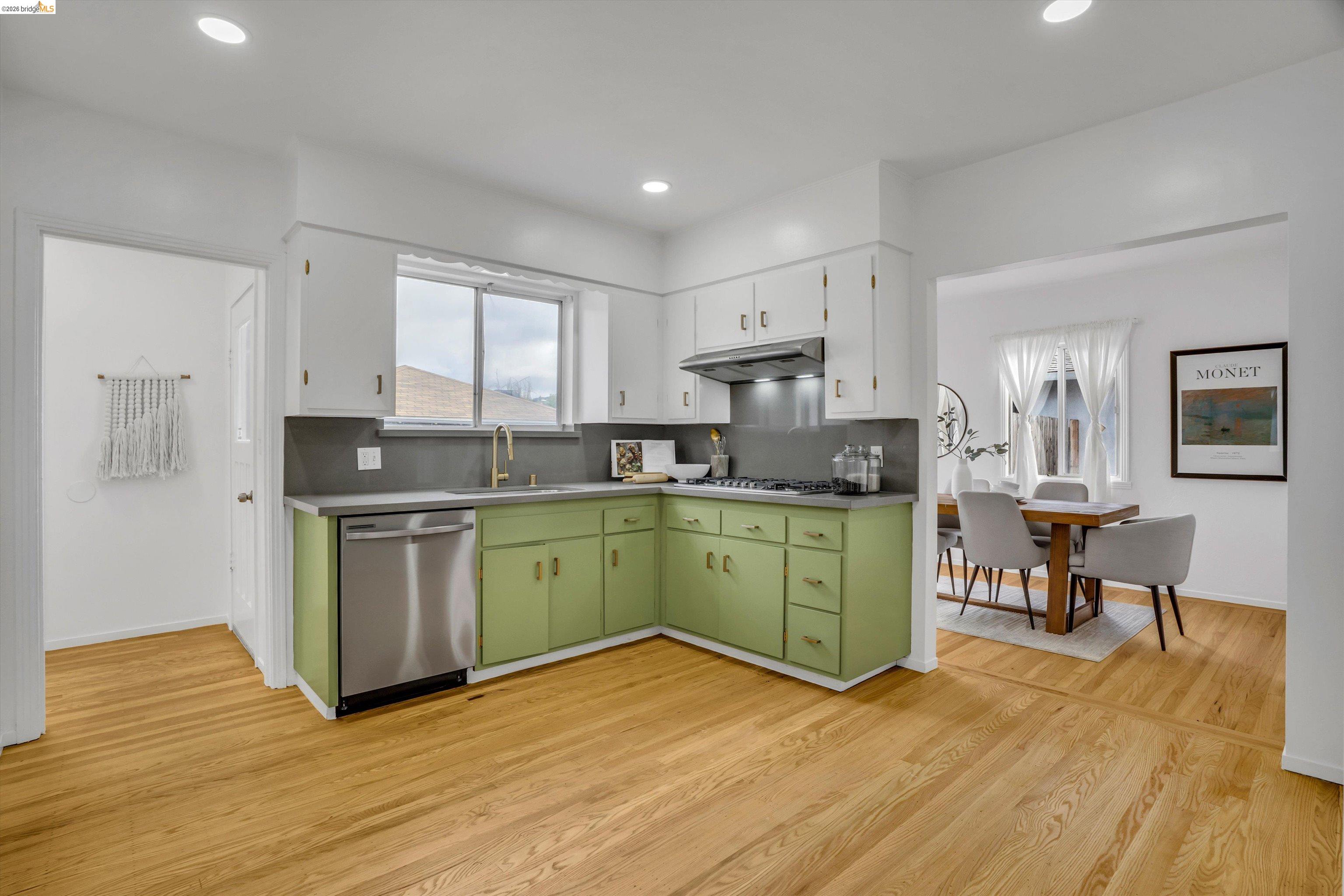 Detail Gallery Image 6 of 18 For 824 Maud Ave, San Leandro,  CA 94577 - 3 Beds | 2 Baths