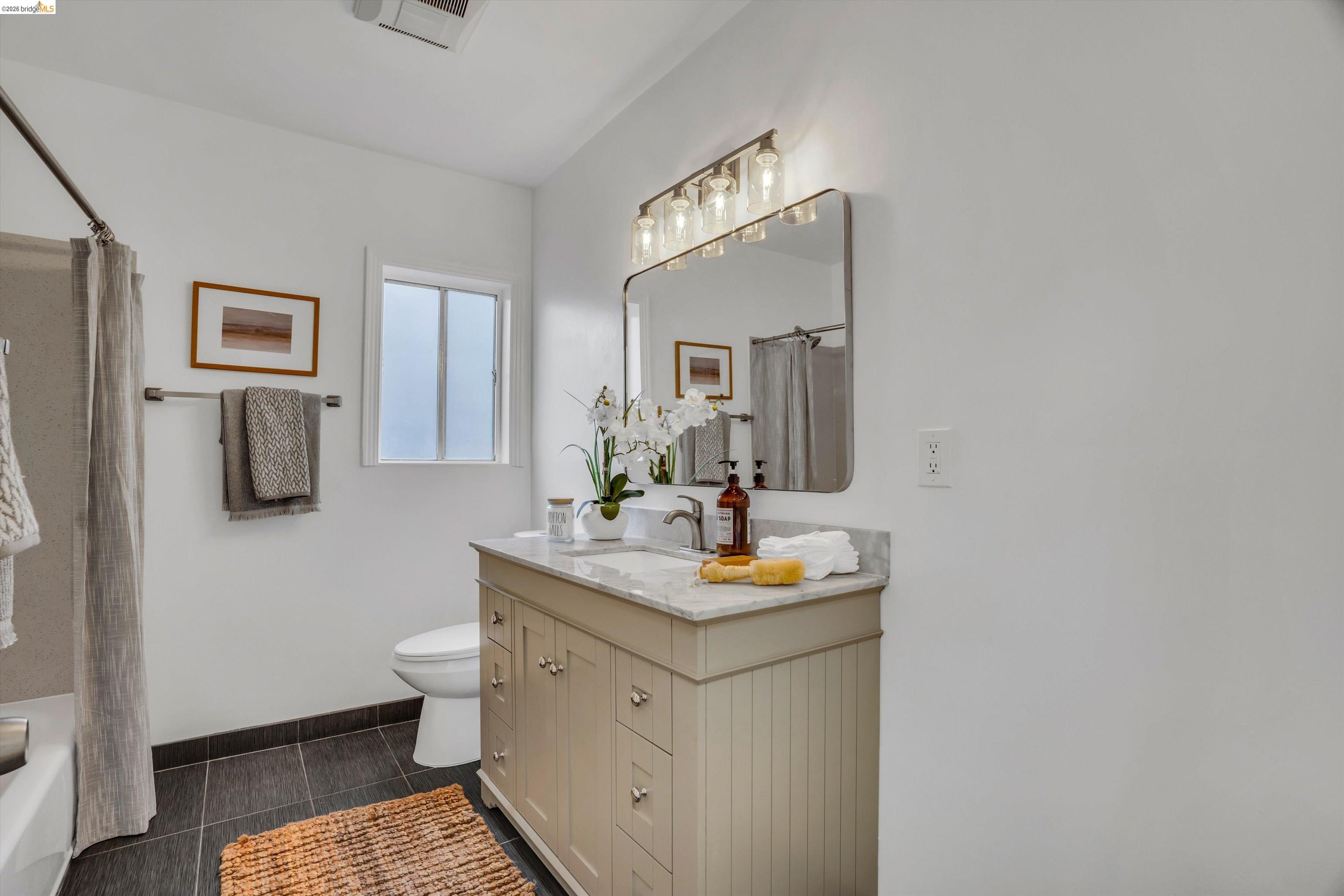 Detail Gallery Image 9 of 18 For 824 Maud Ave, San Leandro,  CA 94577 - 3 Beds | 2 Baths