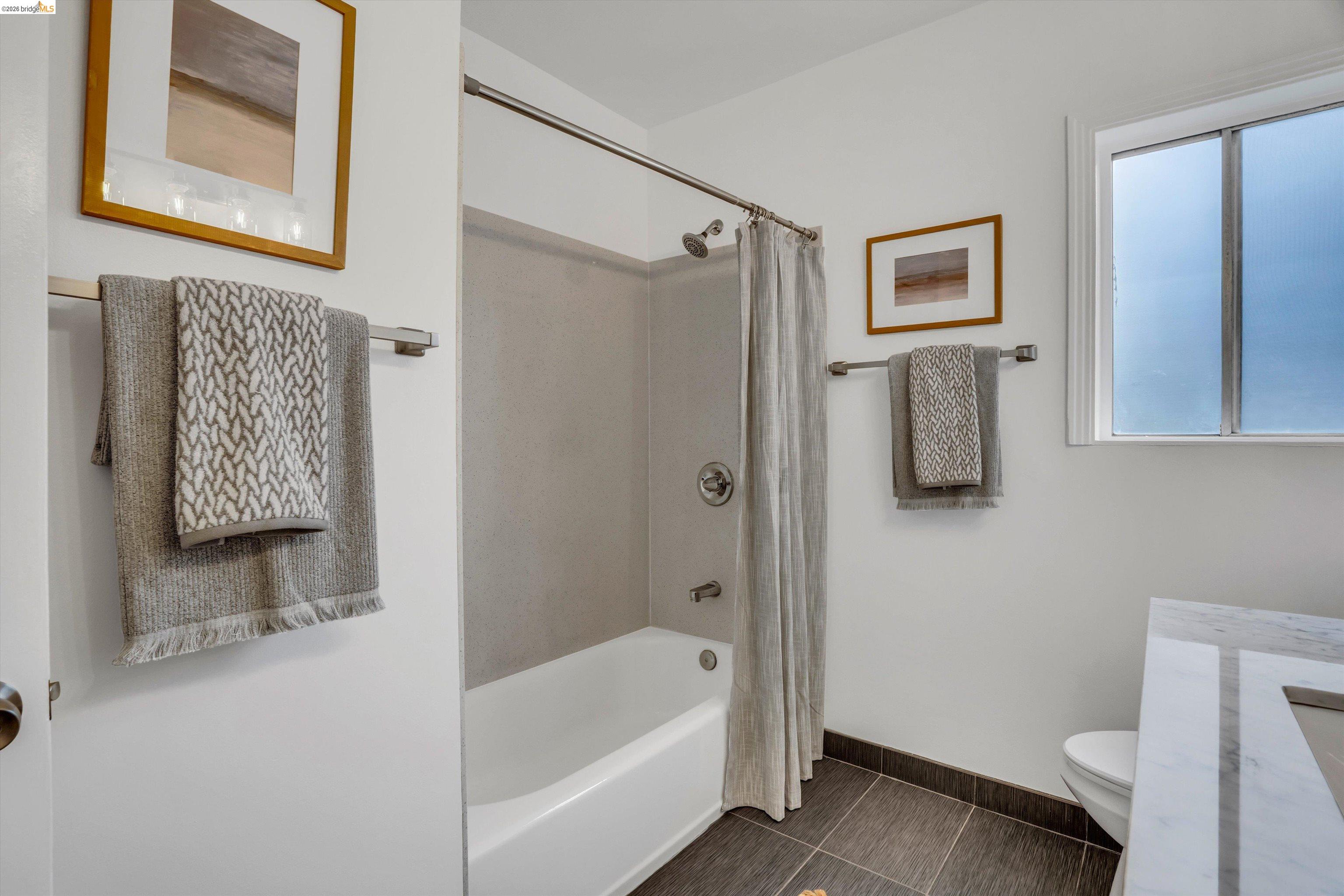 Detail Gallery Image 10 of 18 For 824 Maud Ave, San Leandro,  CA 94577 - 3 Beds | 2 Baths