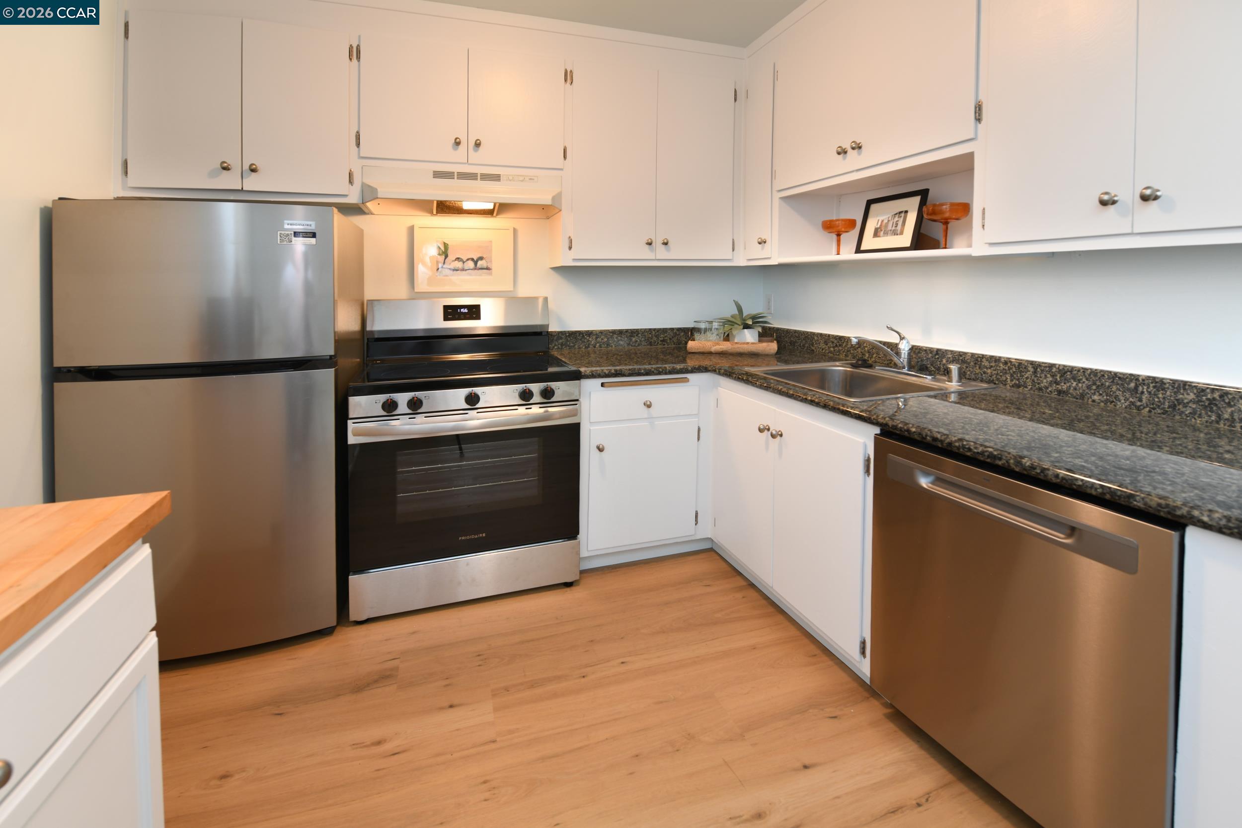 Photo #8: 41126201 Listing: Photo #8