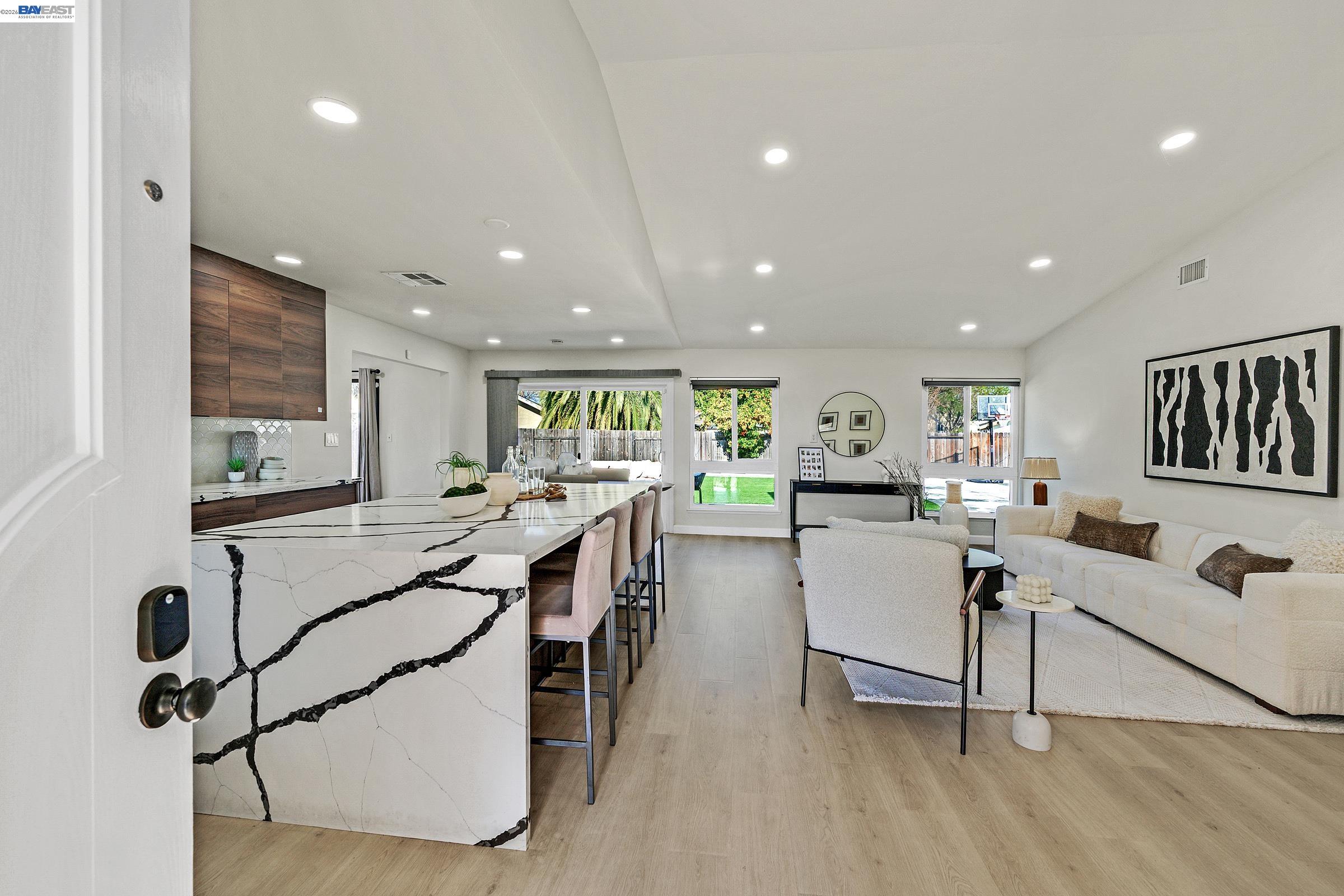 Detail Gallery Image 4 of 34 For 4311 Blondwood Ct, Union City,  CA 94587 - 3 Beds | 2 Baths