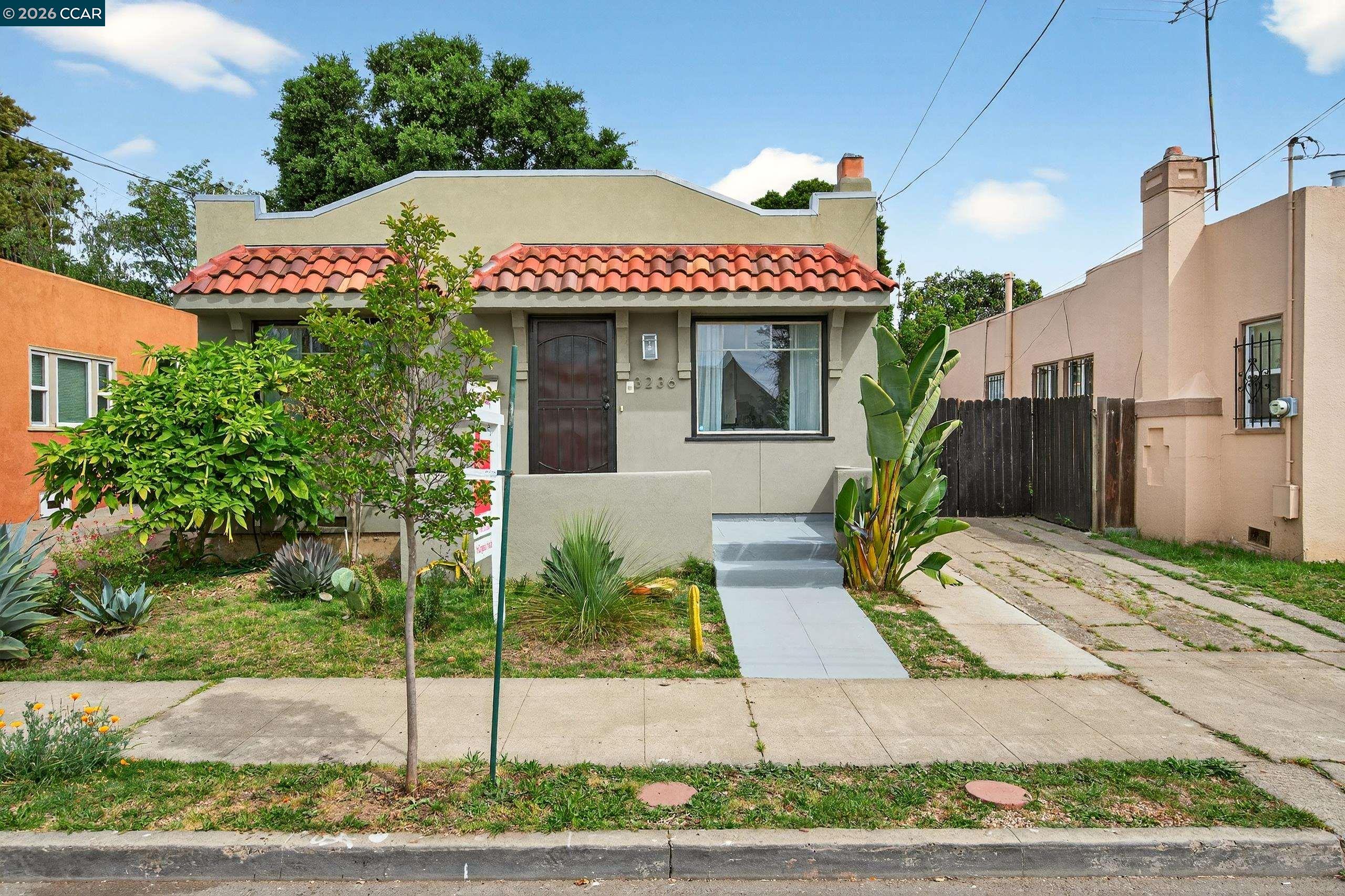 Detail Gallery Image 2 of 60 For 3236 Bona St, Oakland,  CA 94601 - 2 Beds | 1 Baths