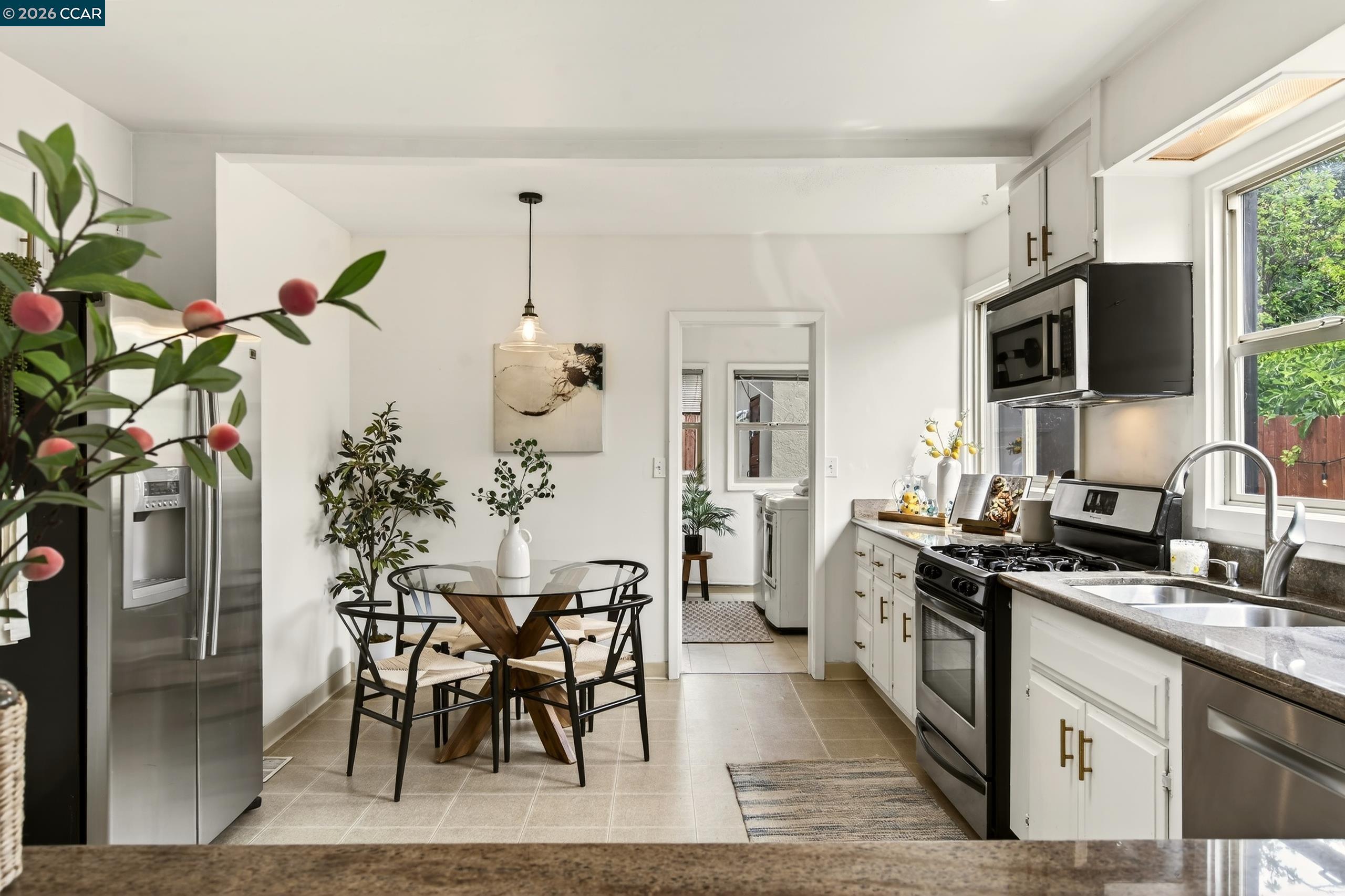 Detail Gallery Image 12 of 60 For 3236 Bona St, Oakland,  CA 94601 - 2 Beds | 1 Baths