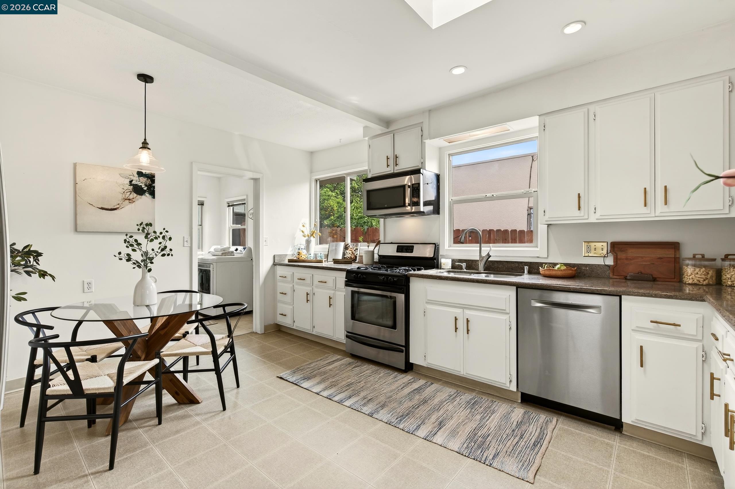 Detail Gallery Image 16 of 60 For 3236 Bona St, Oakland,  CA 94601 - 2 Beds | 1 Baths