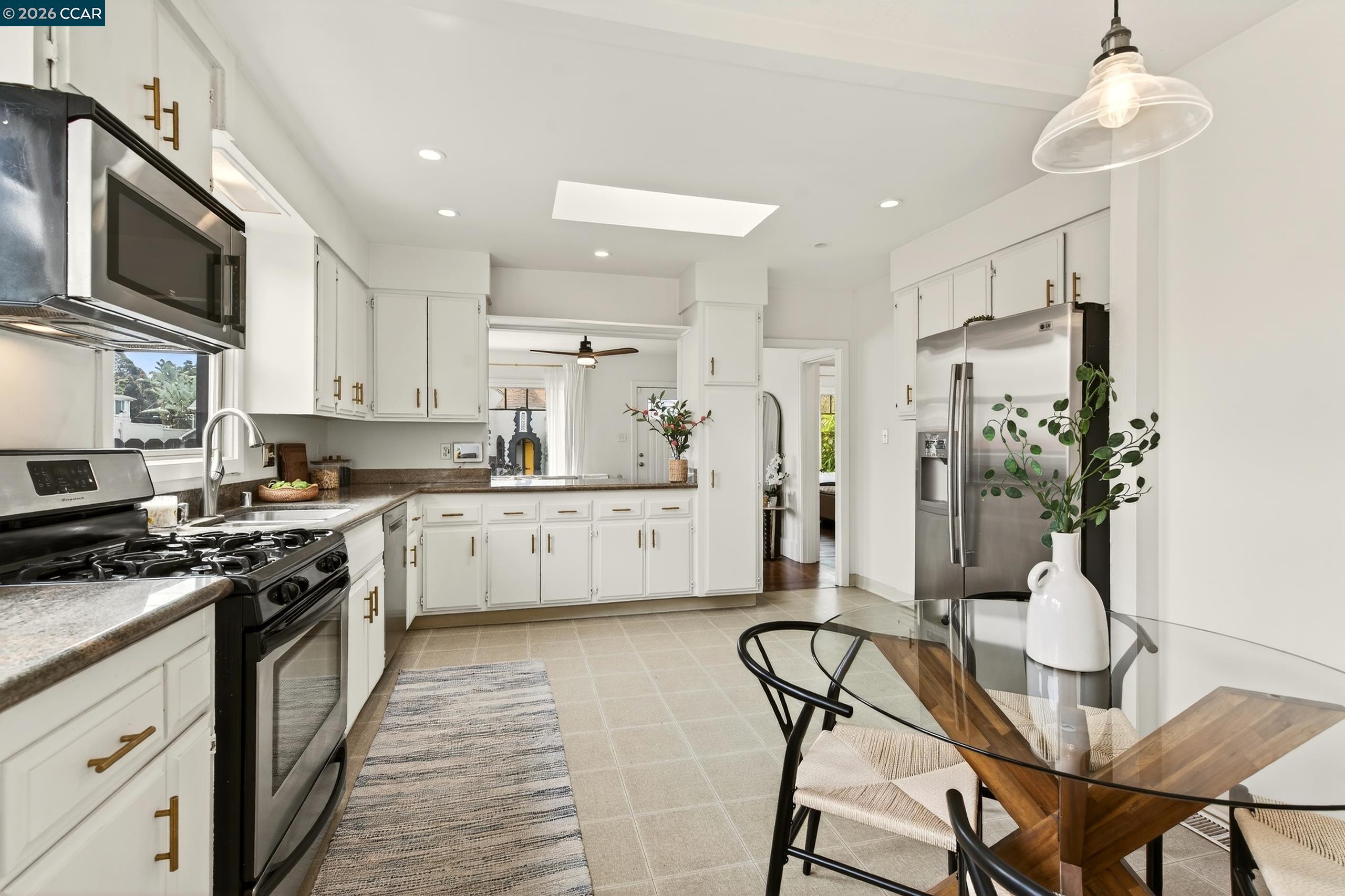 Detail Gallery Image 17 of 60 For 3236 Bona St, Oakland,  CA 94601 - 2 Beds | 1 Baths