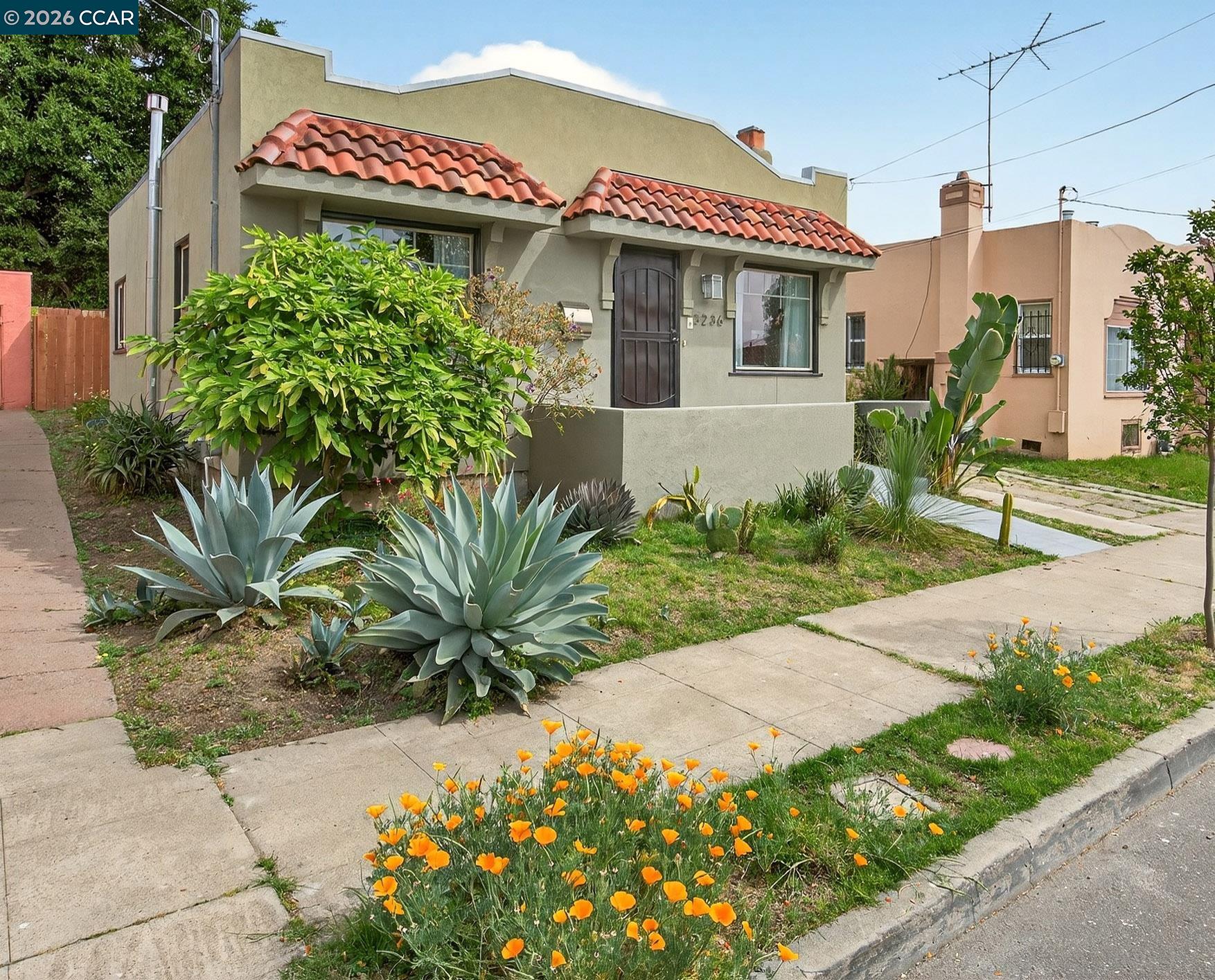 Detail Gallery Image 3 of 60 For 3236 Bona St, Oakland,  CA 94601 - 2 Beds | 1 Baths