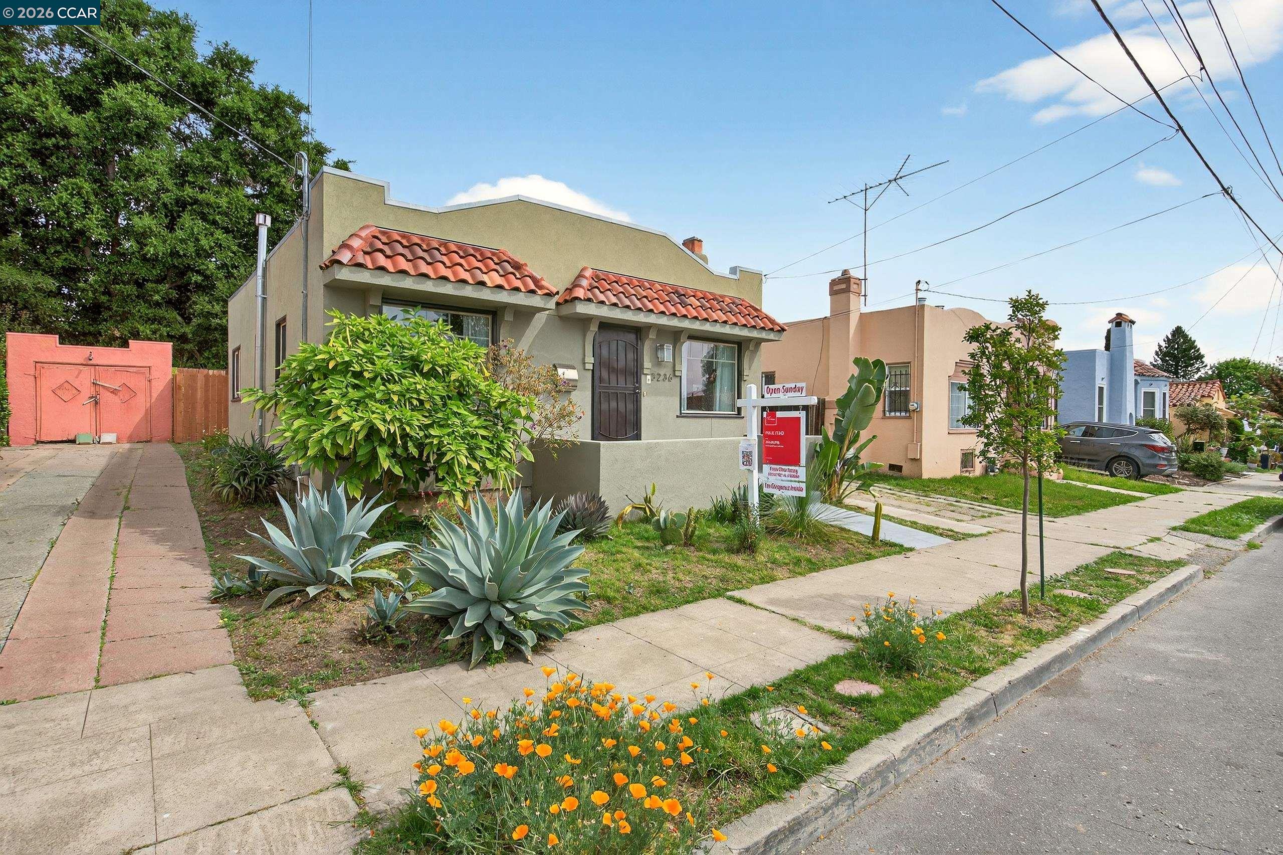 Detail Gallery Image 3 of 60 For 3236 Bona St, Oakland,  CA 94601 - 2 Beds | 1 Baths