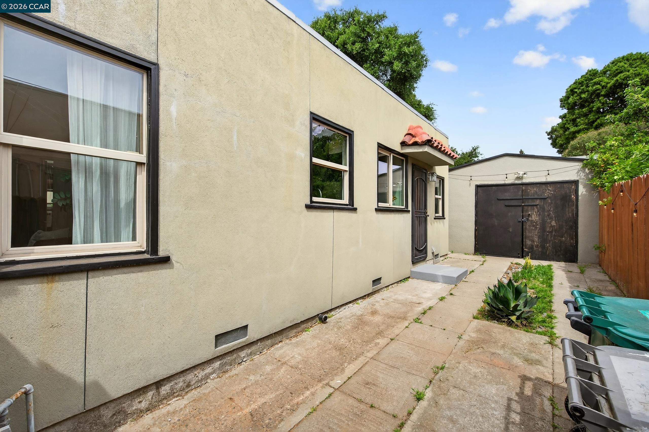 Detail Gallery Image 41 of 60 For 3236 Bona St, Oakland,  CA 94601 - 2 Beds | 1 Baths