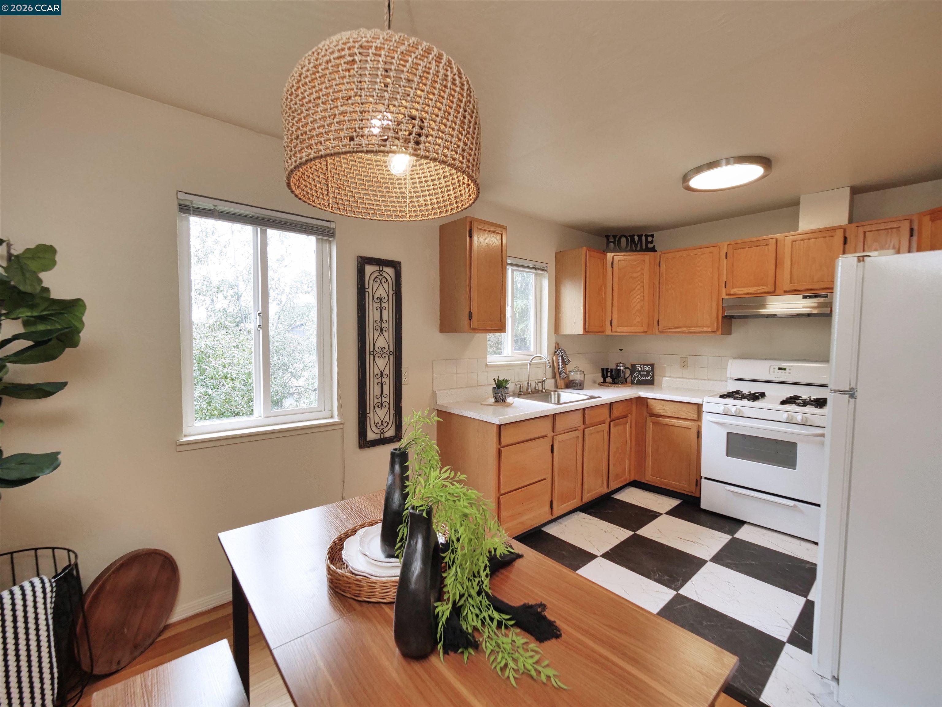 Detail Gallery Image 22 of 60 For 995 Virginia Street, Berkeley,  CA 94710-1850 - – Beds | – Baths