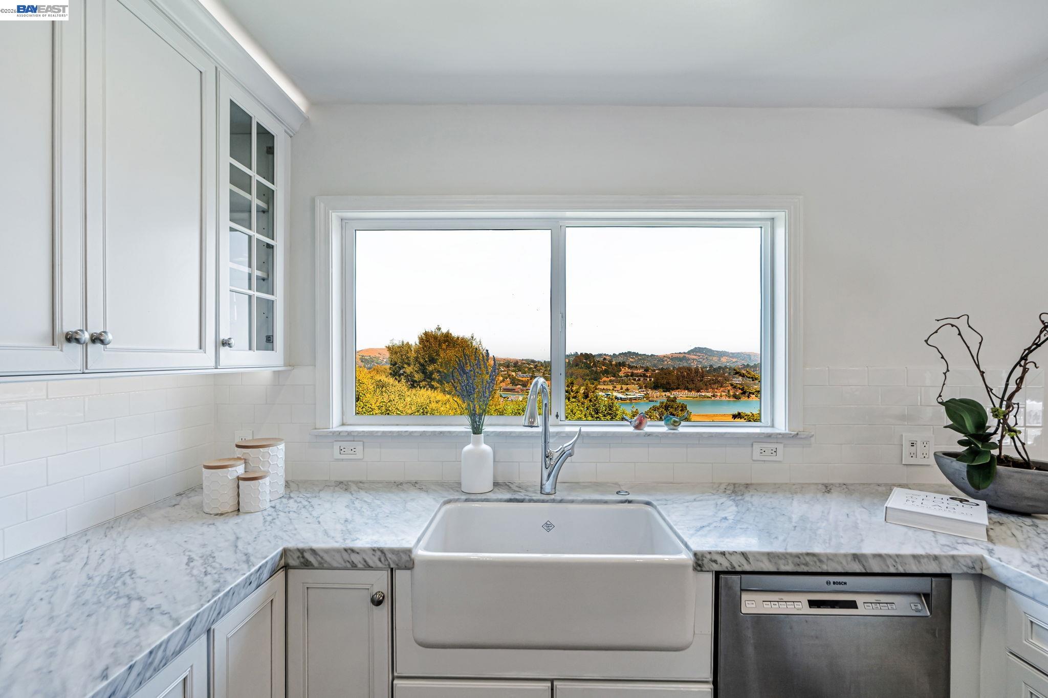 Detail Gallery Image 8 of 45 For 208 Princeton Ave, Mill Valley,  CA 94941 - 3 Beds | 3 Baths