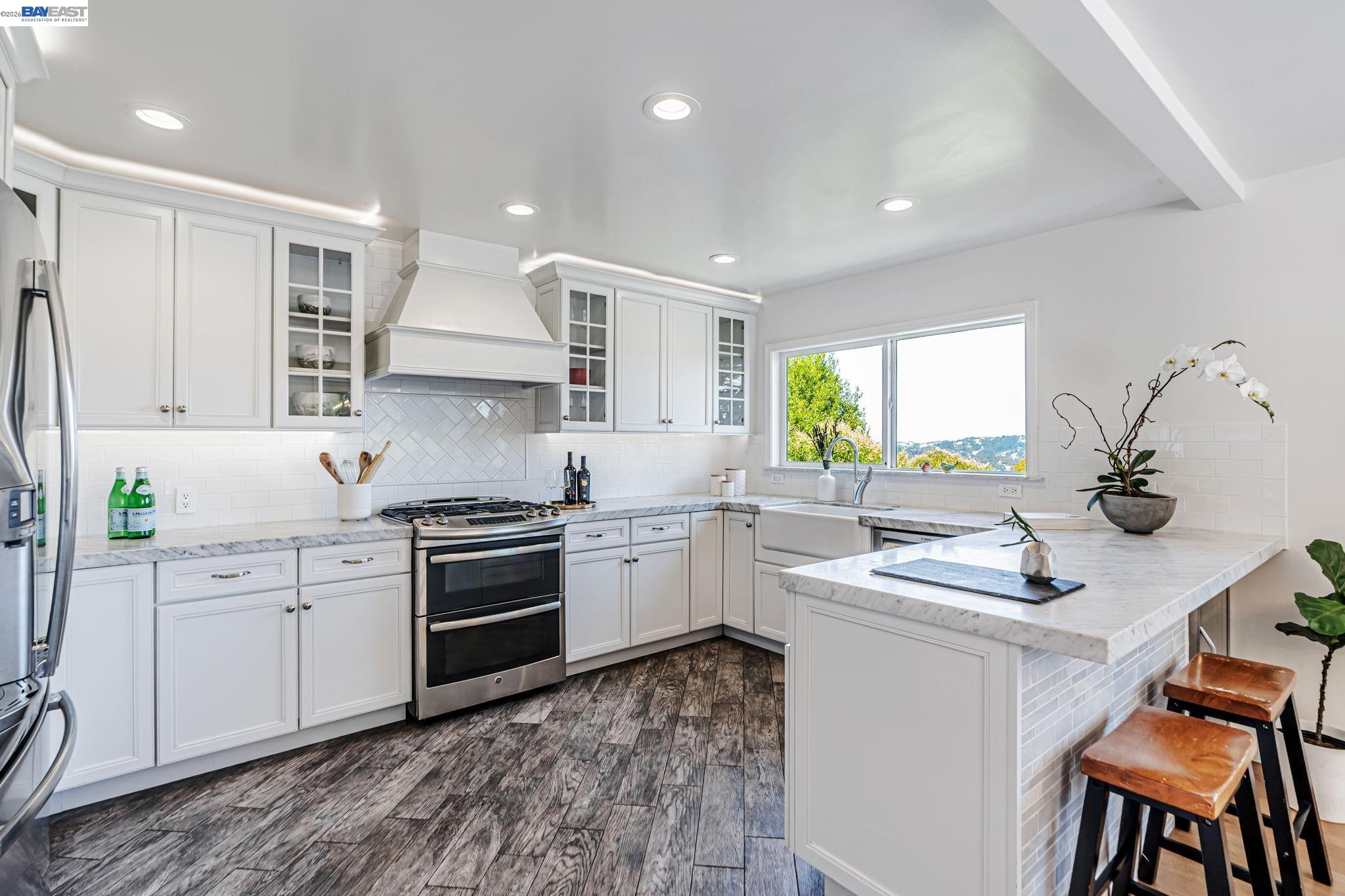 Detail Gallery Image 10 of 45 For 208 Princeton Ave, Mill Valley,  CA 94941 - 3 Beds | 3 Baths