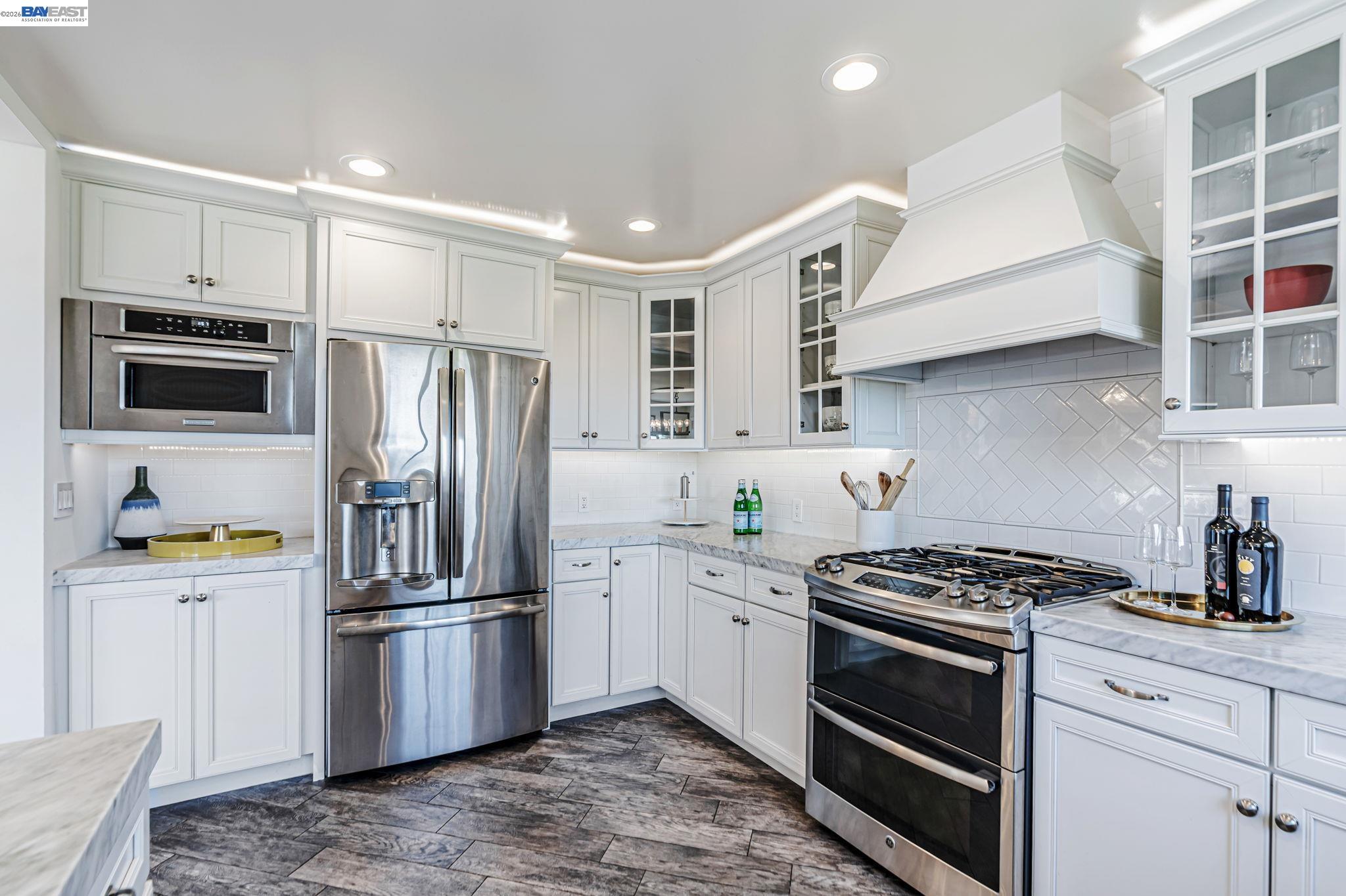 Detail Gallery Image 11 of 45 For 208 Princeton Ave, Mill Valley,  CA 94941 - 3 Beds | 3 Baths