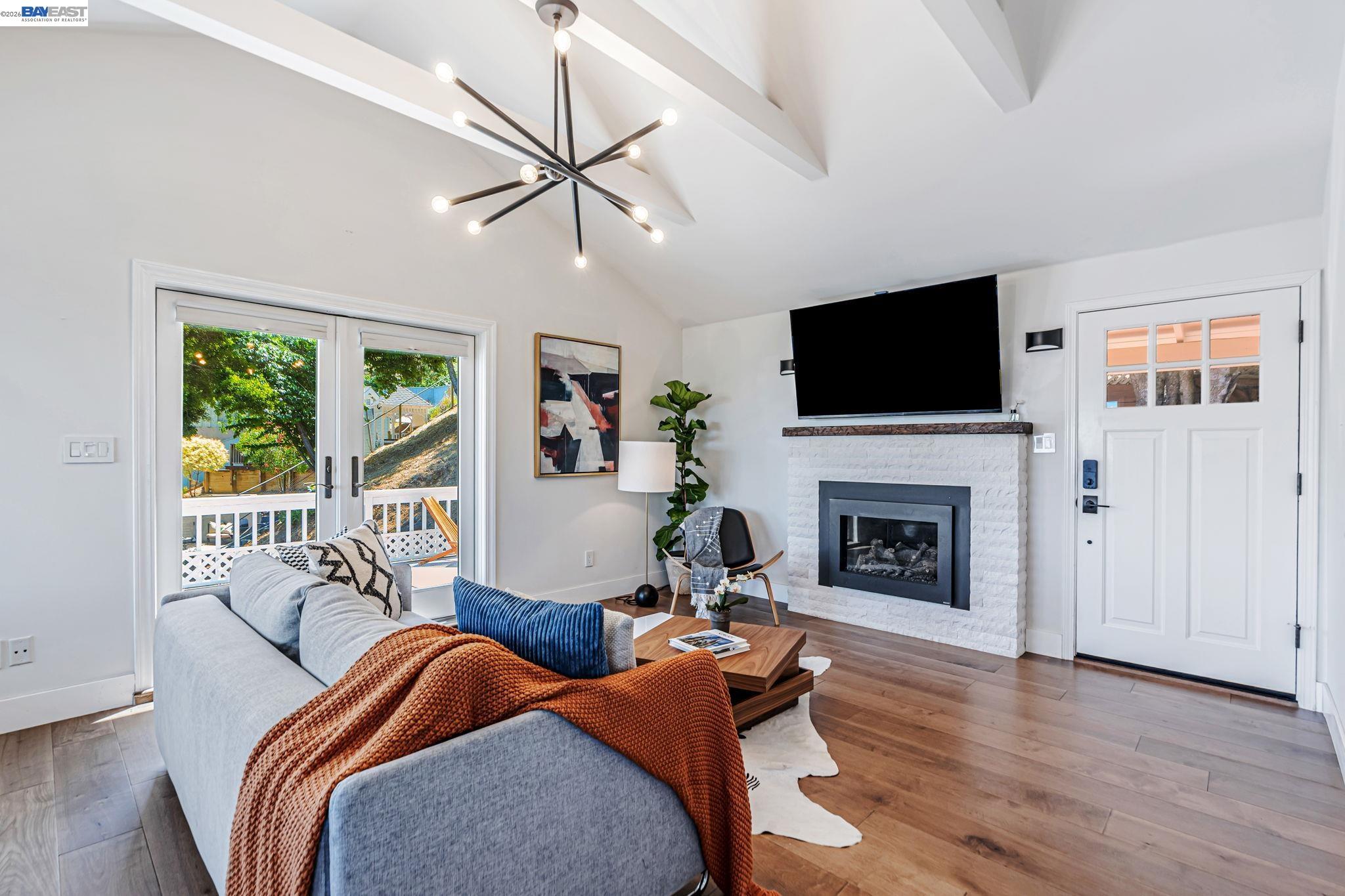 Detail Gallery Image 3 of 45 For 208 Princeton Ave, Mill Valley,  CA 94941 - 3 Beds | 3 Baths