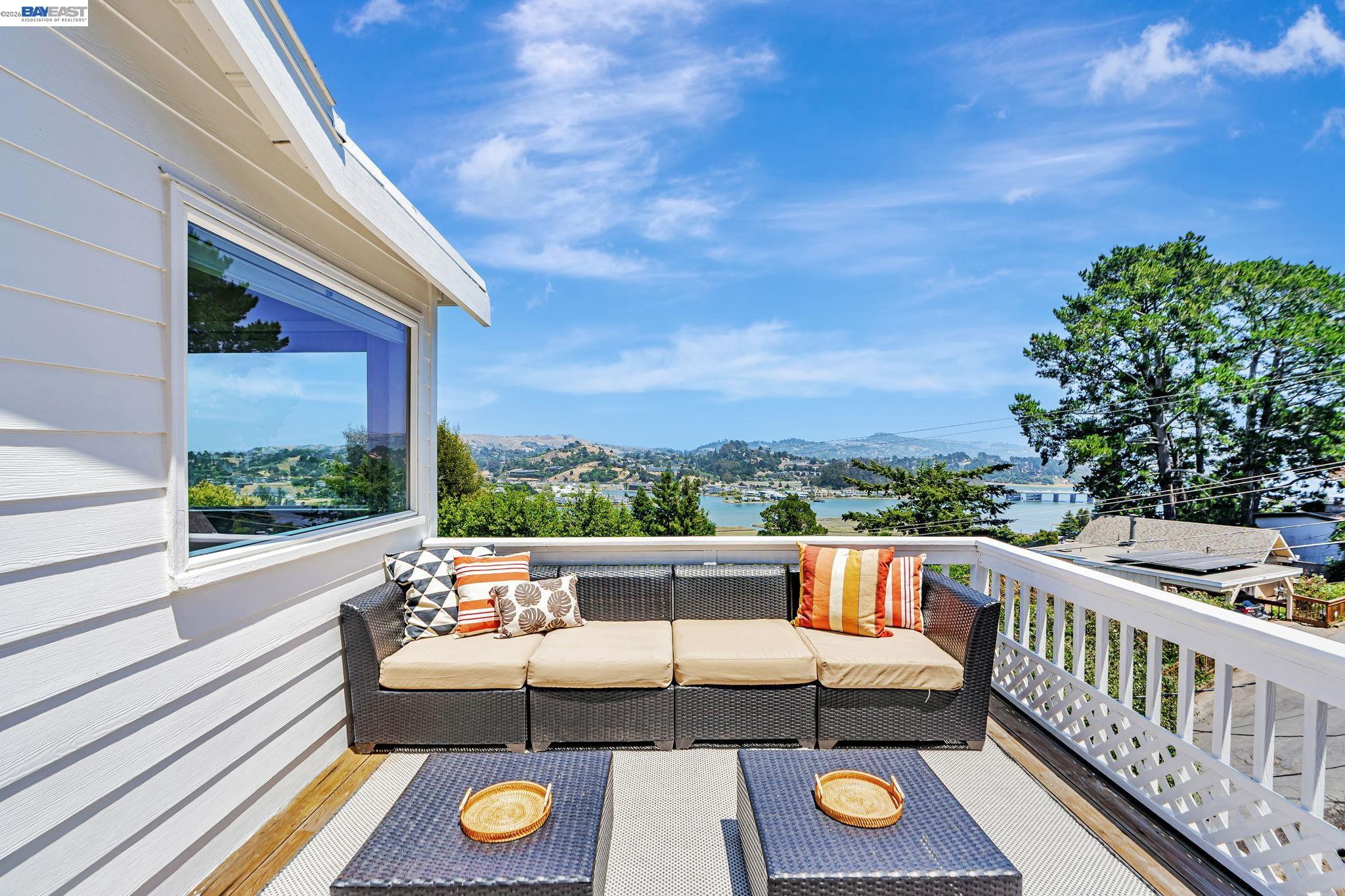 Detail Gallery Image 5 of 45 For 208 Princeton Ave, Mill Valley,  CA 94941 - 3 Beds | 3 Baths