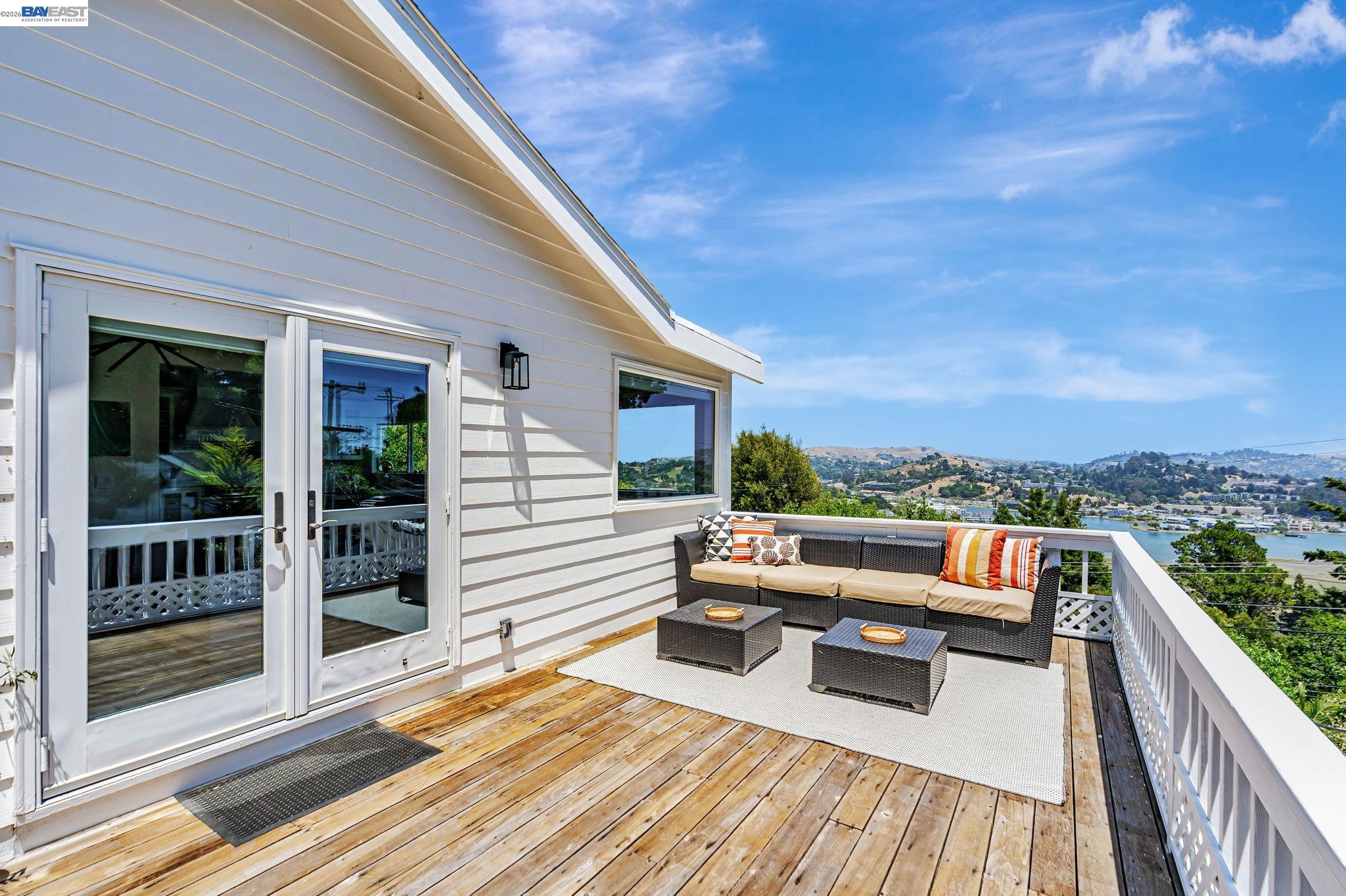 Detail Gallery Image 6 of 45 For 208 Princeton Ave, Mill Valley,  CA 94941 - 3 Beds | 3 Baths