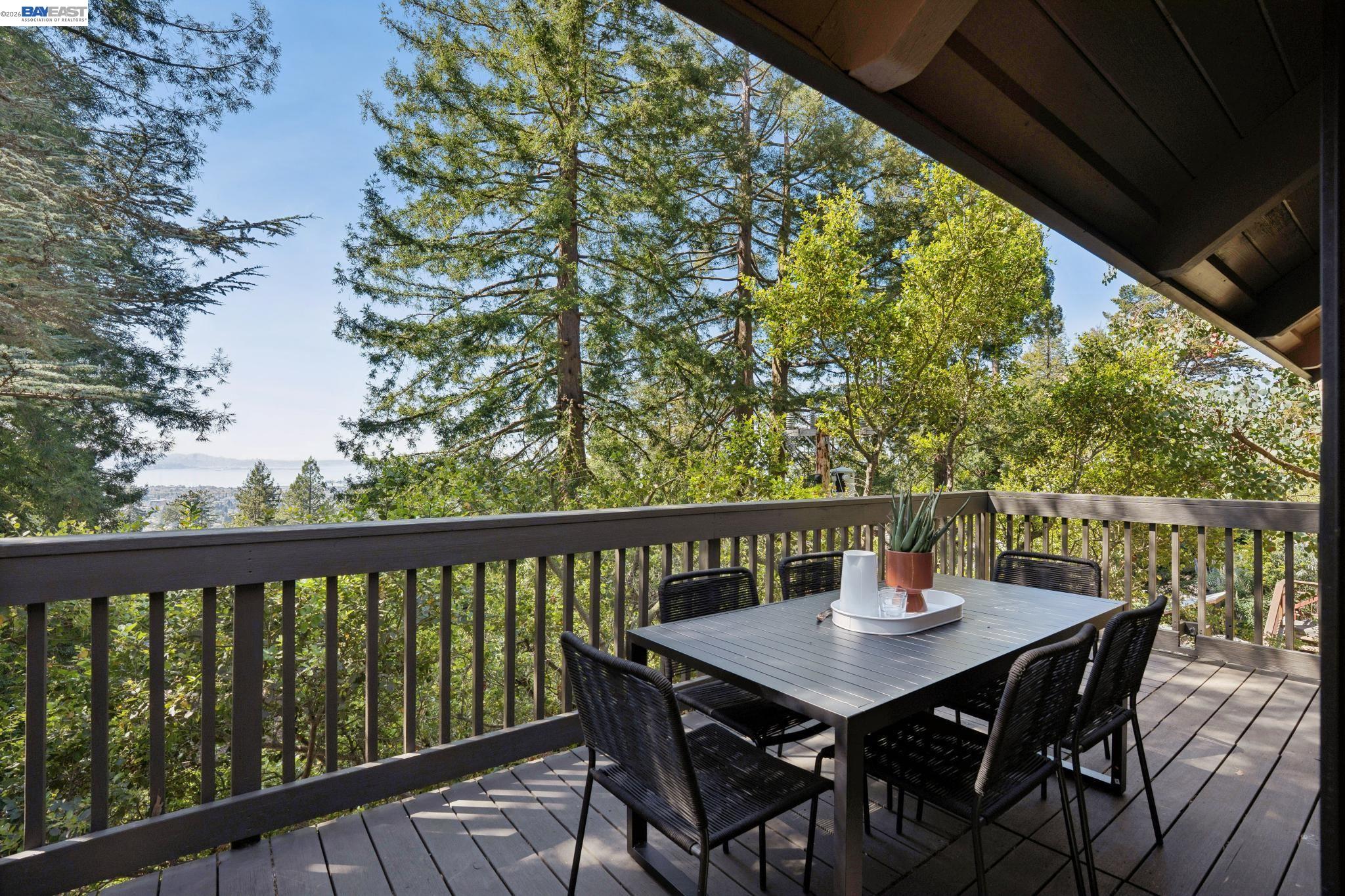 Detail Gallery Image 11 of 47 For 2686 Shasta Rd, Berkeley,  CA 94708 - 3 Beds | 2/1 Baths