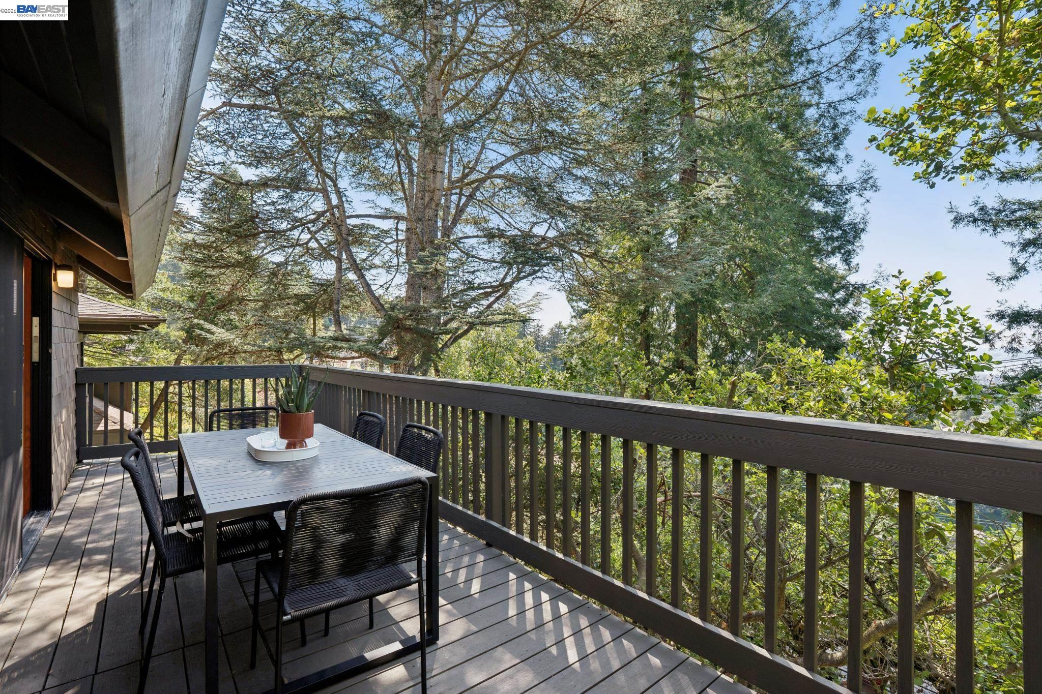 Detail Gallery Image 12 of 47 For 2686 Shasta Rd, Berkeley,  CA 94708 - 3 Beds | 2/1 Baths