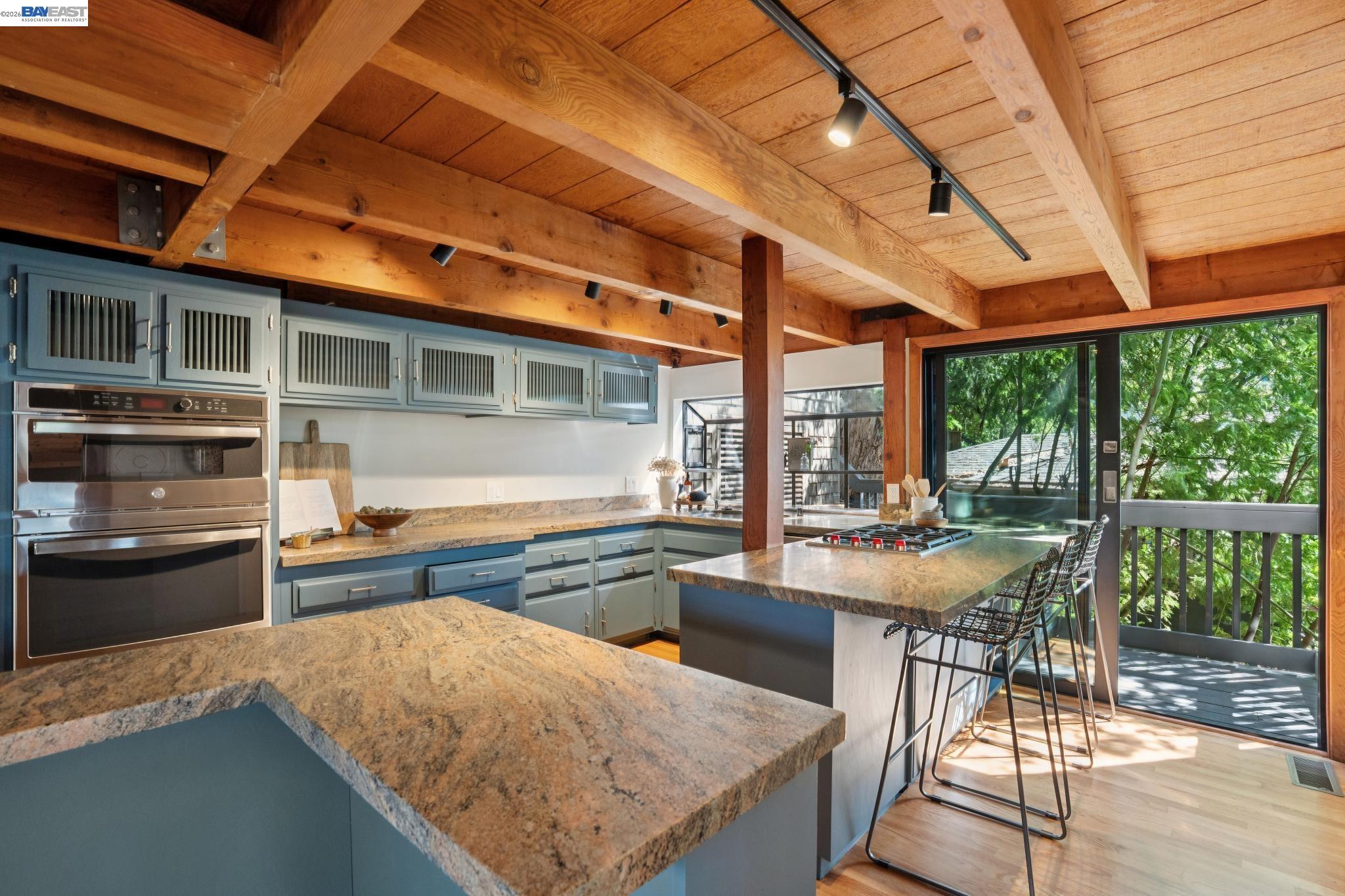 Detail Gallery Image 17 of 47 For 2686 Shasta Rd, Berkeley,  CA 94708 - 3 Beds | 2/1 Baths