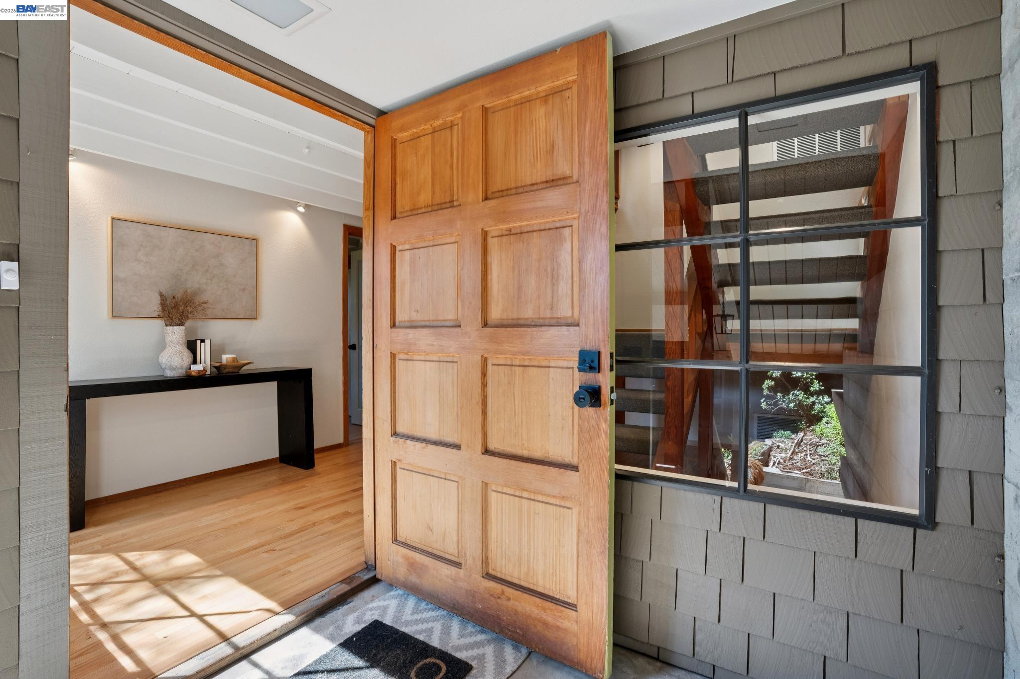 Detail Gallery Image 3 of 47 For 2686 Shasta Rd, Berkeley,  CA 94708 - 3 Beds | 2/1 Baths