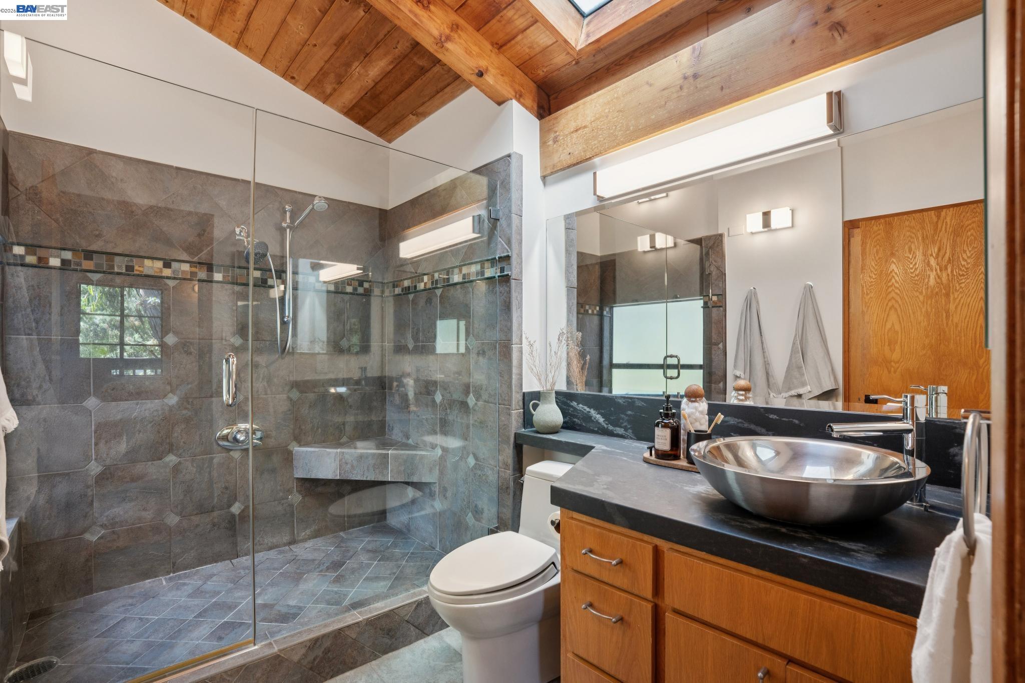 Detail Gallery Image 24 of 47 For 2686 Shasta Rd, Berkeley,  CA 94708 - 3 Beds | 2/1 Baths