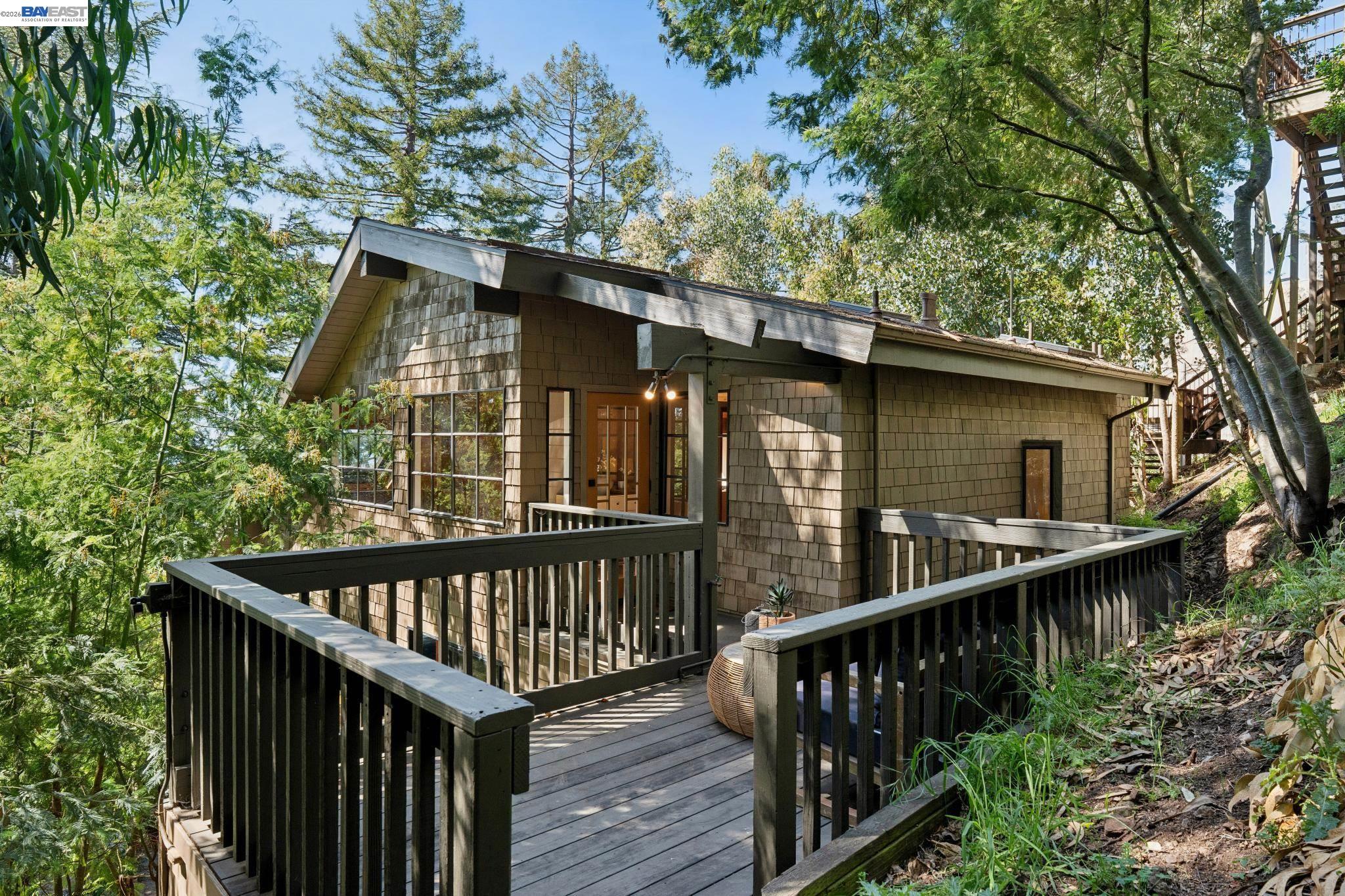 Detail Gallery Image 34 of 47 For 2686 Shasta Rd, Berkeley,  CA 94708 - 3 Beds | 2/1 Baths