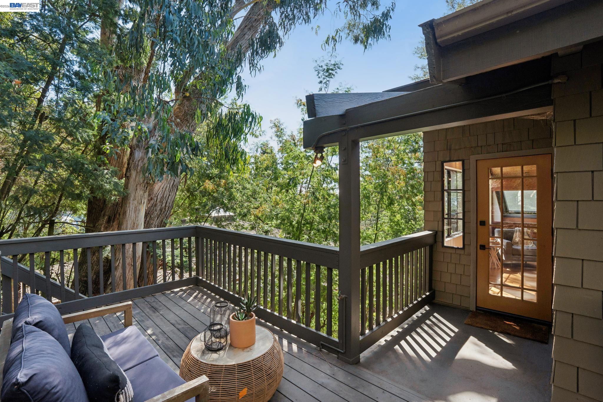 Detail Gallery Image 35 of 47 For 2686 Shasta Rd, Berkeley,  CA 94708 - 3 Beds | 2/1 Baths