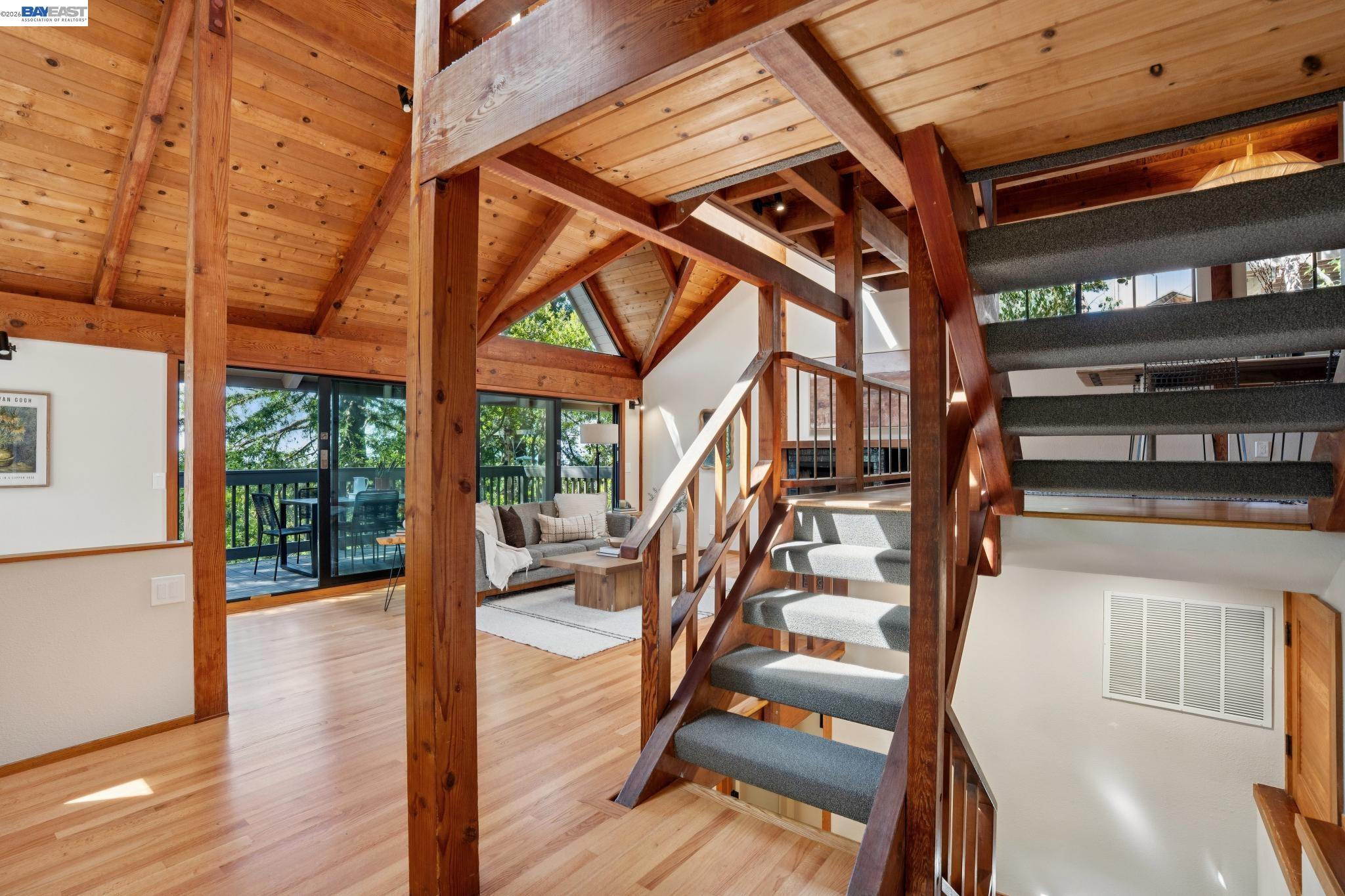 Detail Gallery Image 5 of 47 For 2686 Shasta Rd, Berkeley,  CA 94708 - 3 Beds | 2/1 Baths