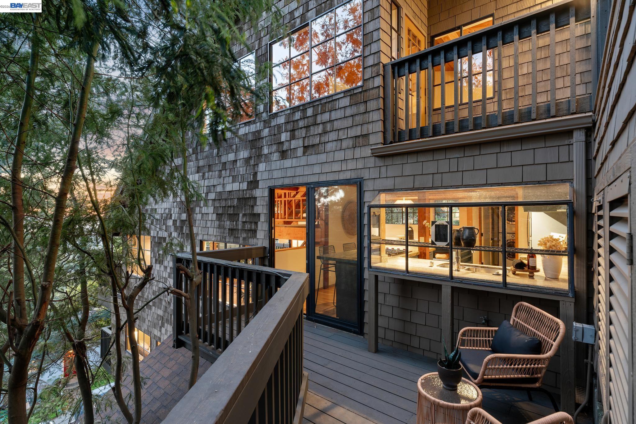 Detail Gallery Image 43 of 47 For 2686 Shasta Rd, Berkeley,  CA 94708 - 3 Beds | 2/1 Baths