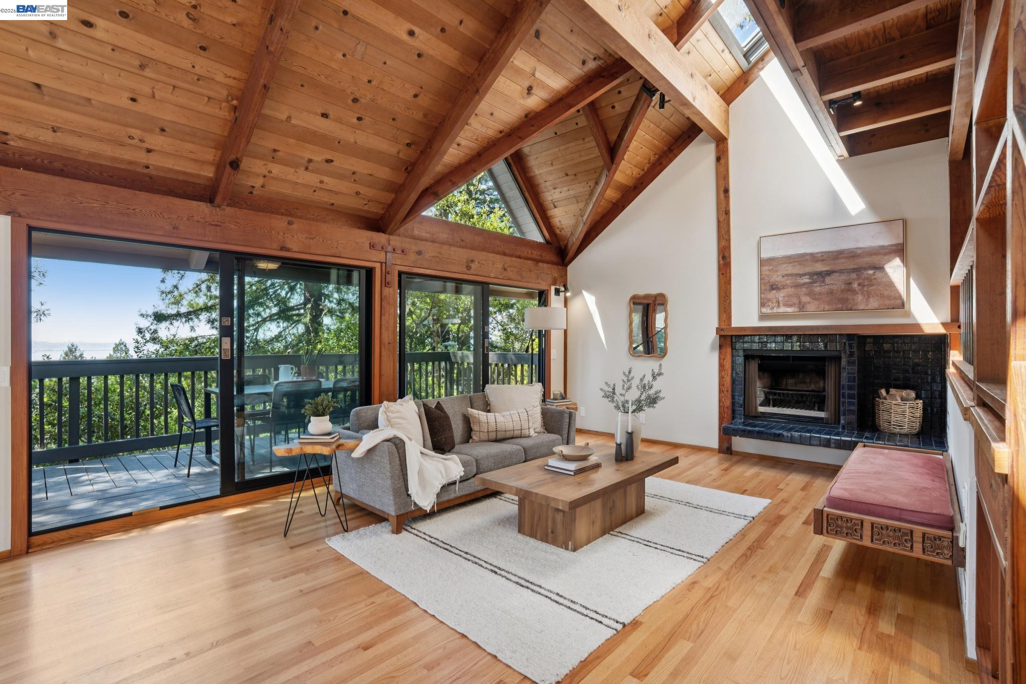 Detail Gallery Image 6 of 47 For 2686 Shasta Rd, Berkeley,  CA 94708 - 3 Beds | 2/1 Baths