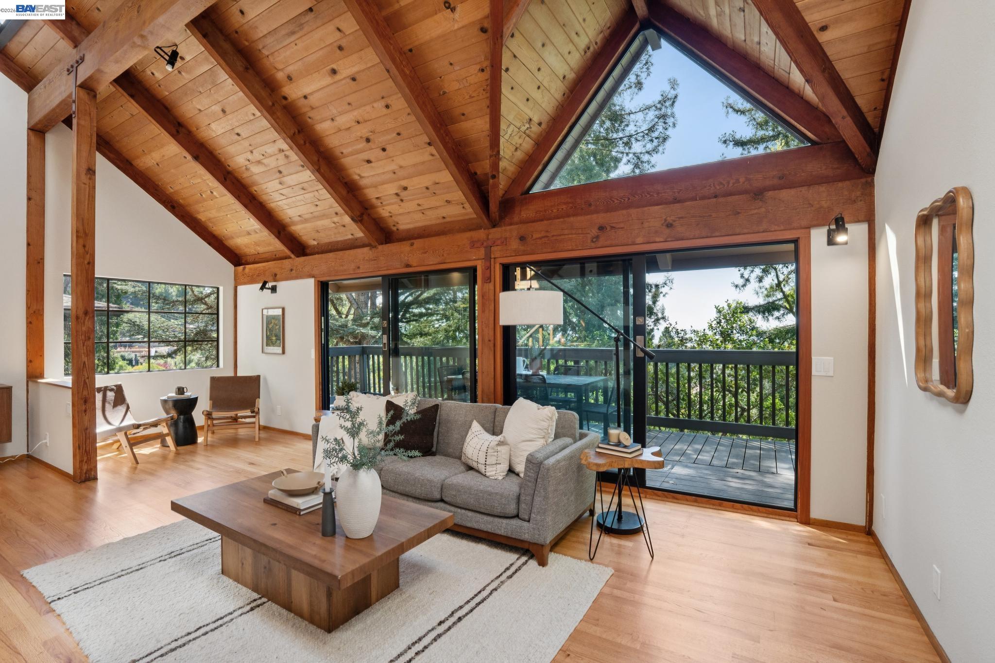 Detail Gallery Image 8 of 47 For 2686 Shasta Rd, Berkeley,  CA 94708 - 3 Beds | 2/1 Baths