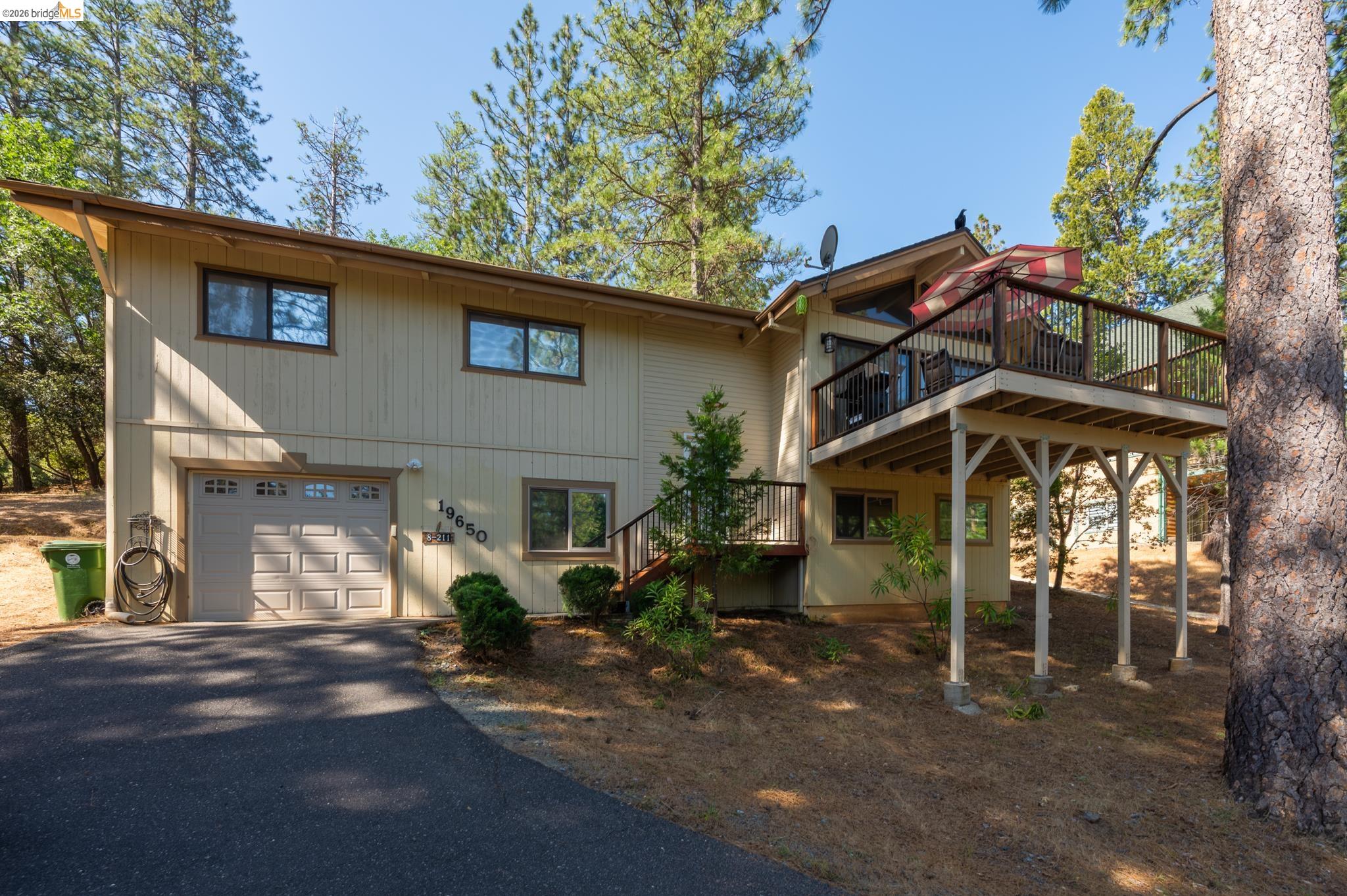 Groveland (A gateway to Yosemite)