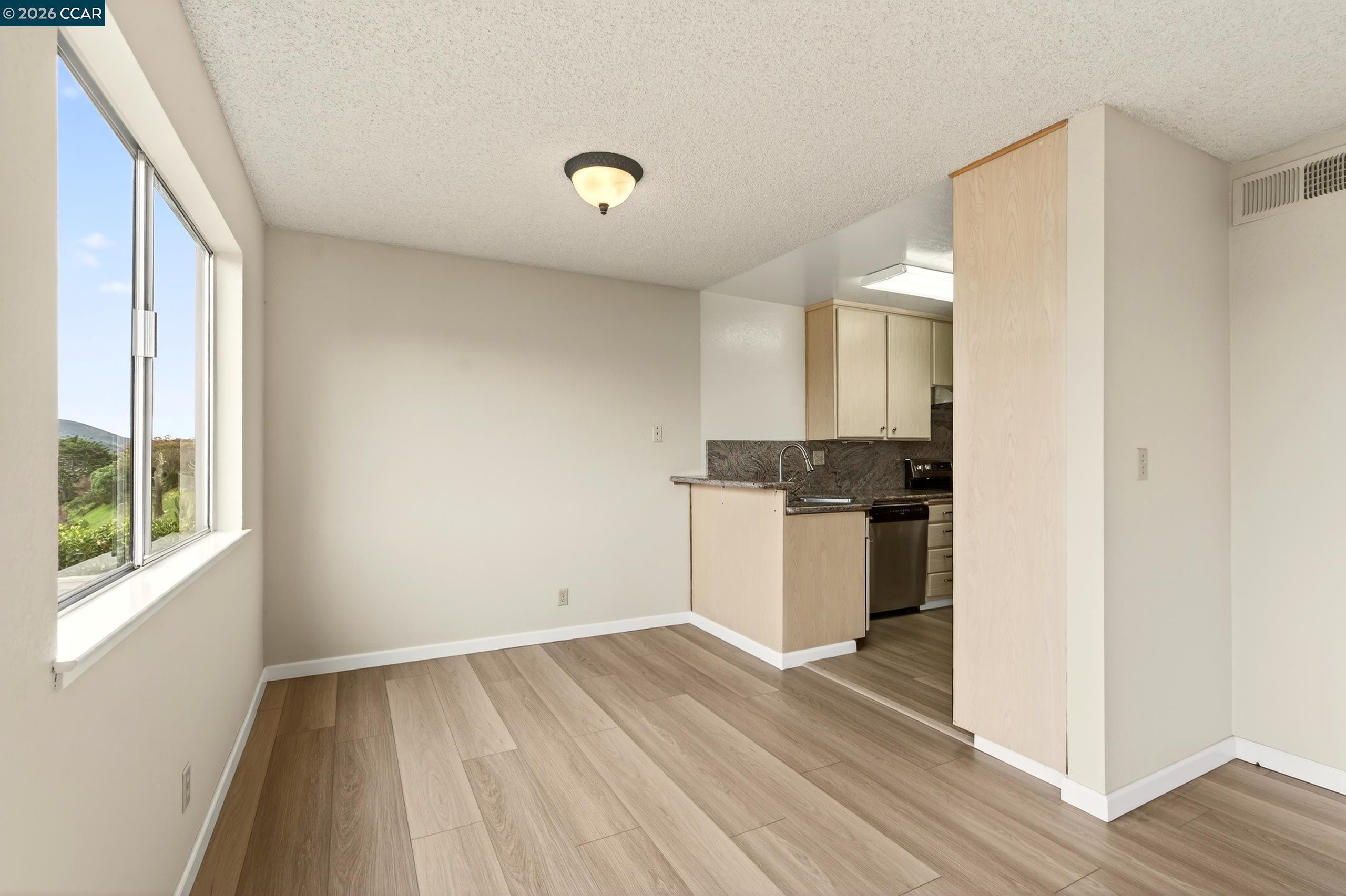 Detail Gallery Image 12 of 60 For 108 Saint Michaels Ct, Daly City,  CA 94015 - 3 Beds | 2/1 Baths